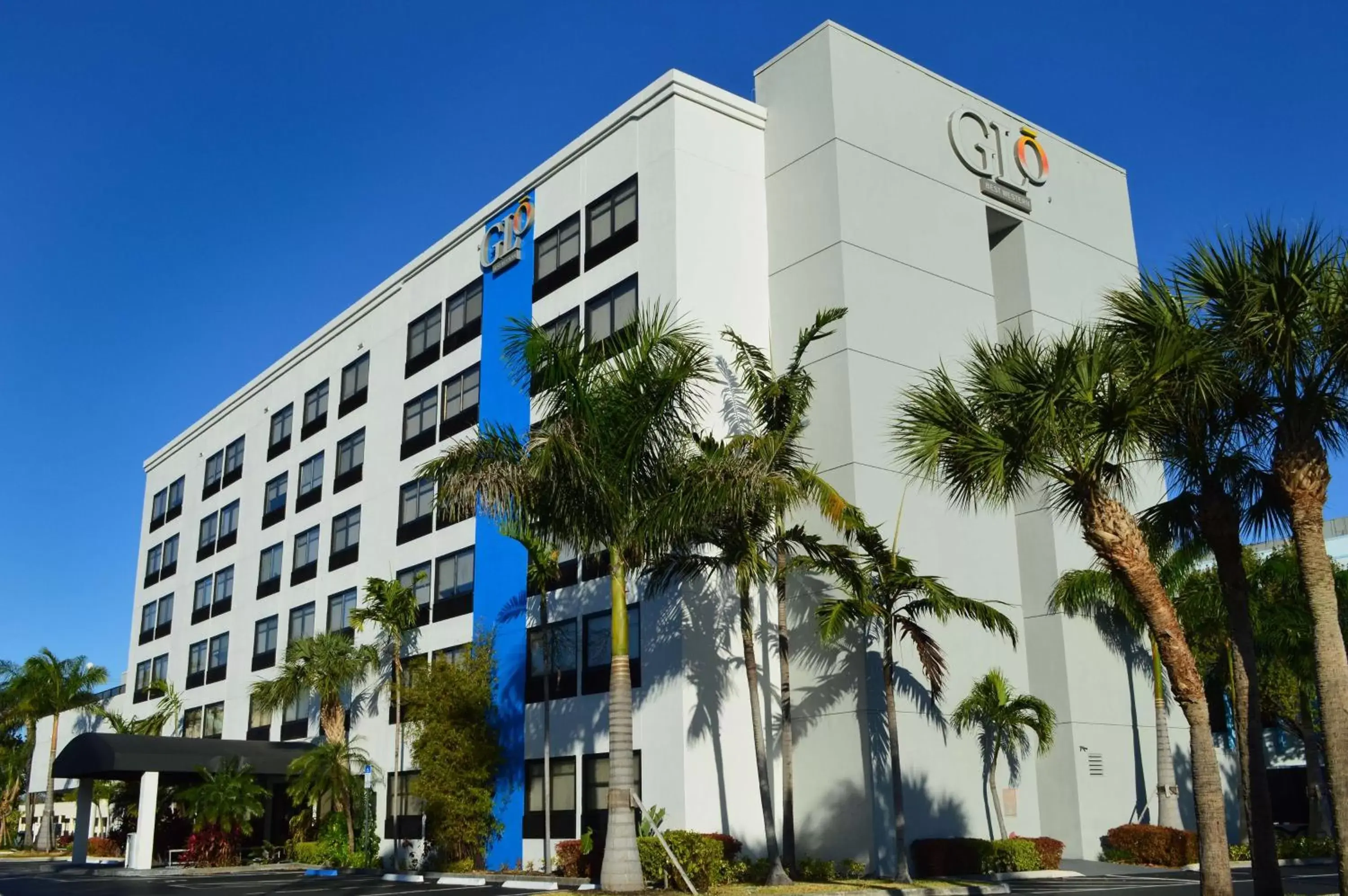 Property Building in GLō Best Western Ft. Lauderdale-Hollywood Airport Hotel
