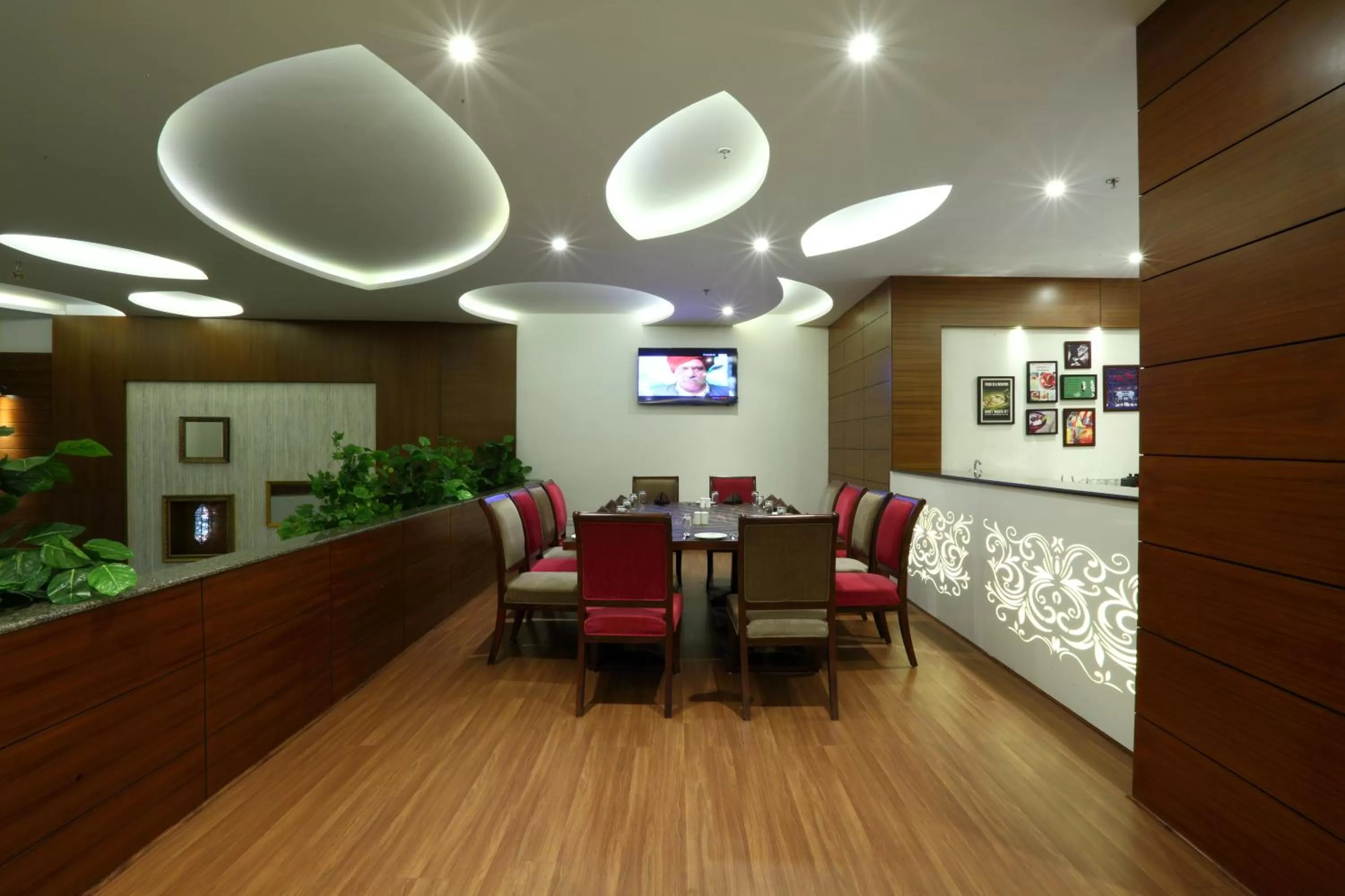 Buffet breakfast in Grand Hotel Nawanshahr