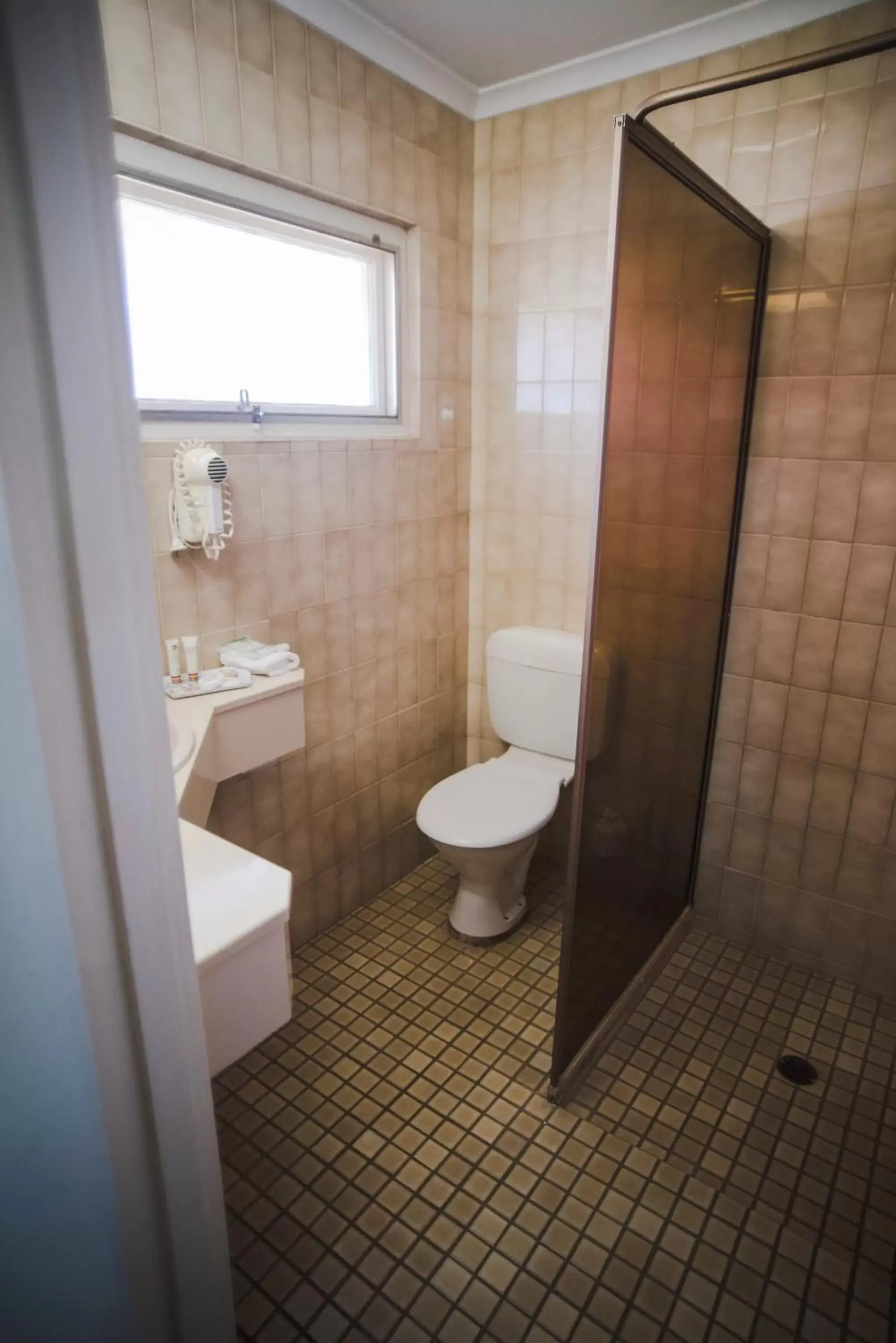 Toilet, Bathroom in Hospitality Kalgoorlie, SureStay Collection by Best Western
