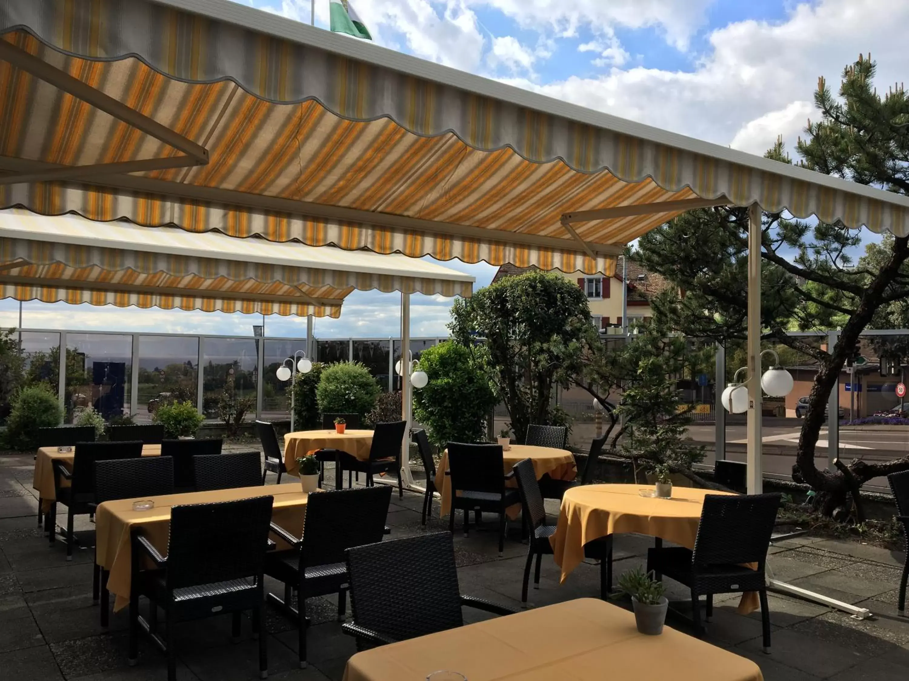 Patio, Restaurant/Places to Eat in Hôtel de Chailly