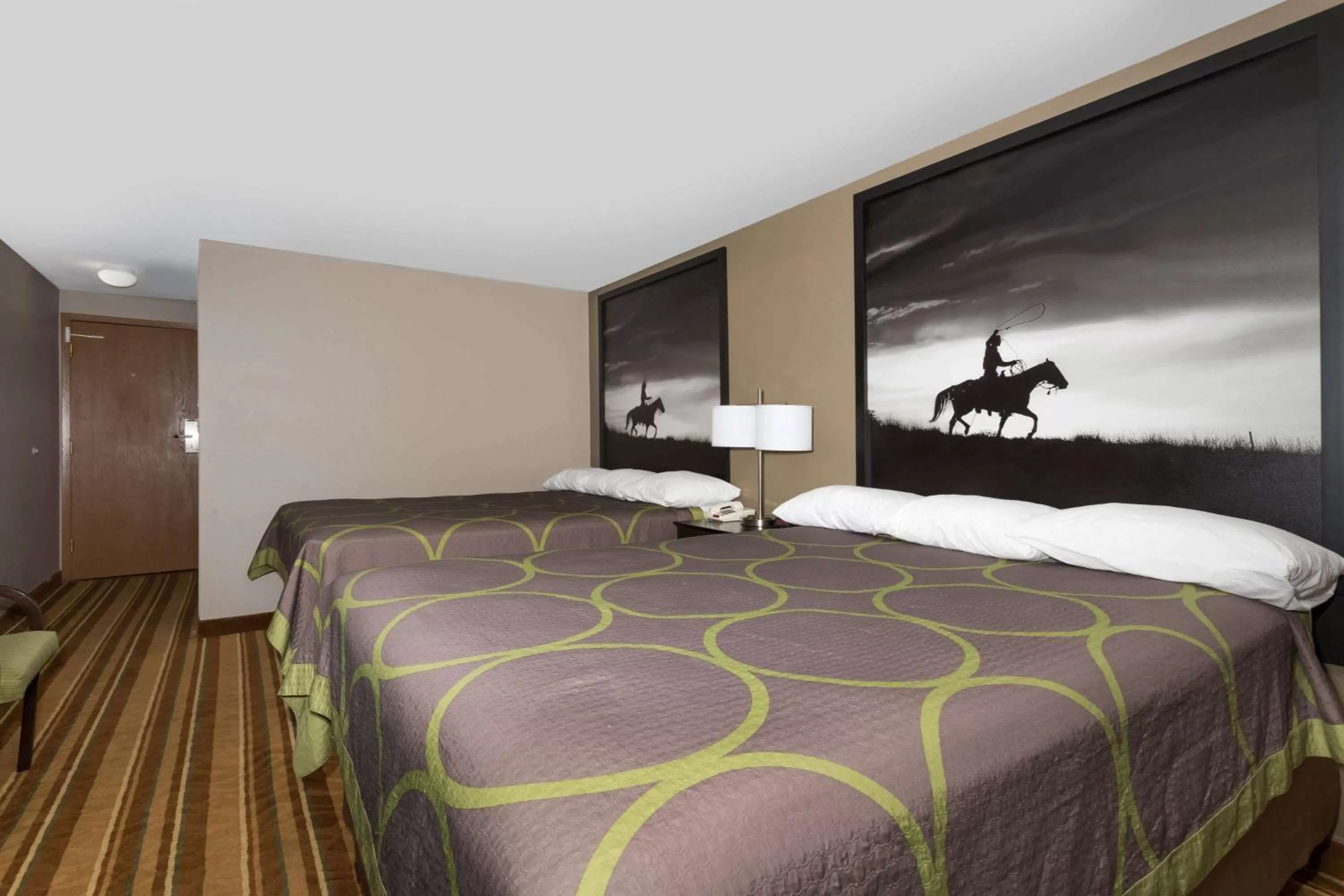 Photo of the whole room, Bed in Super 8 by Wyndham Douglas