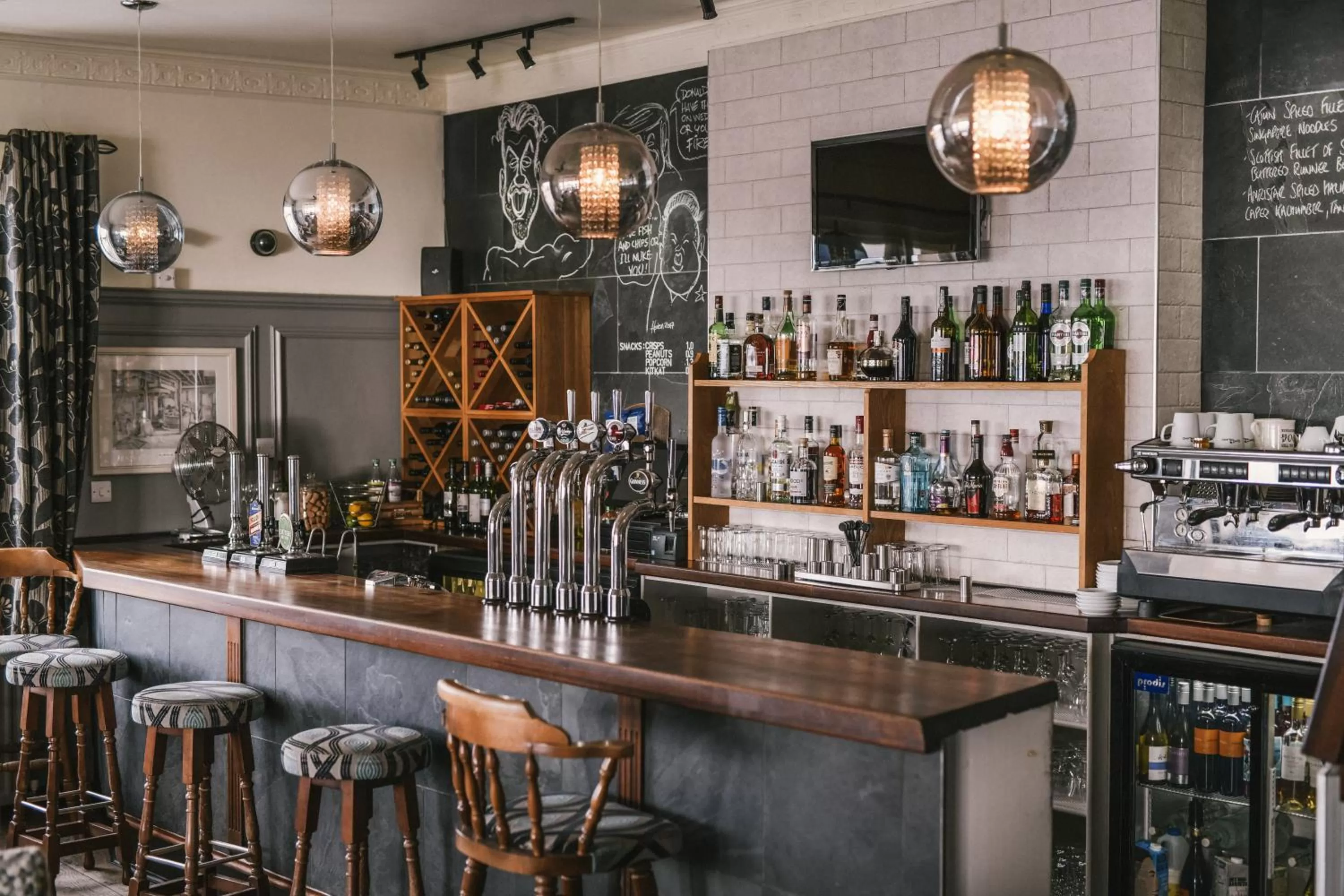 Restaurant/places to eat in Bedford Hotel