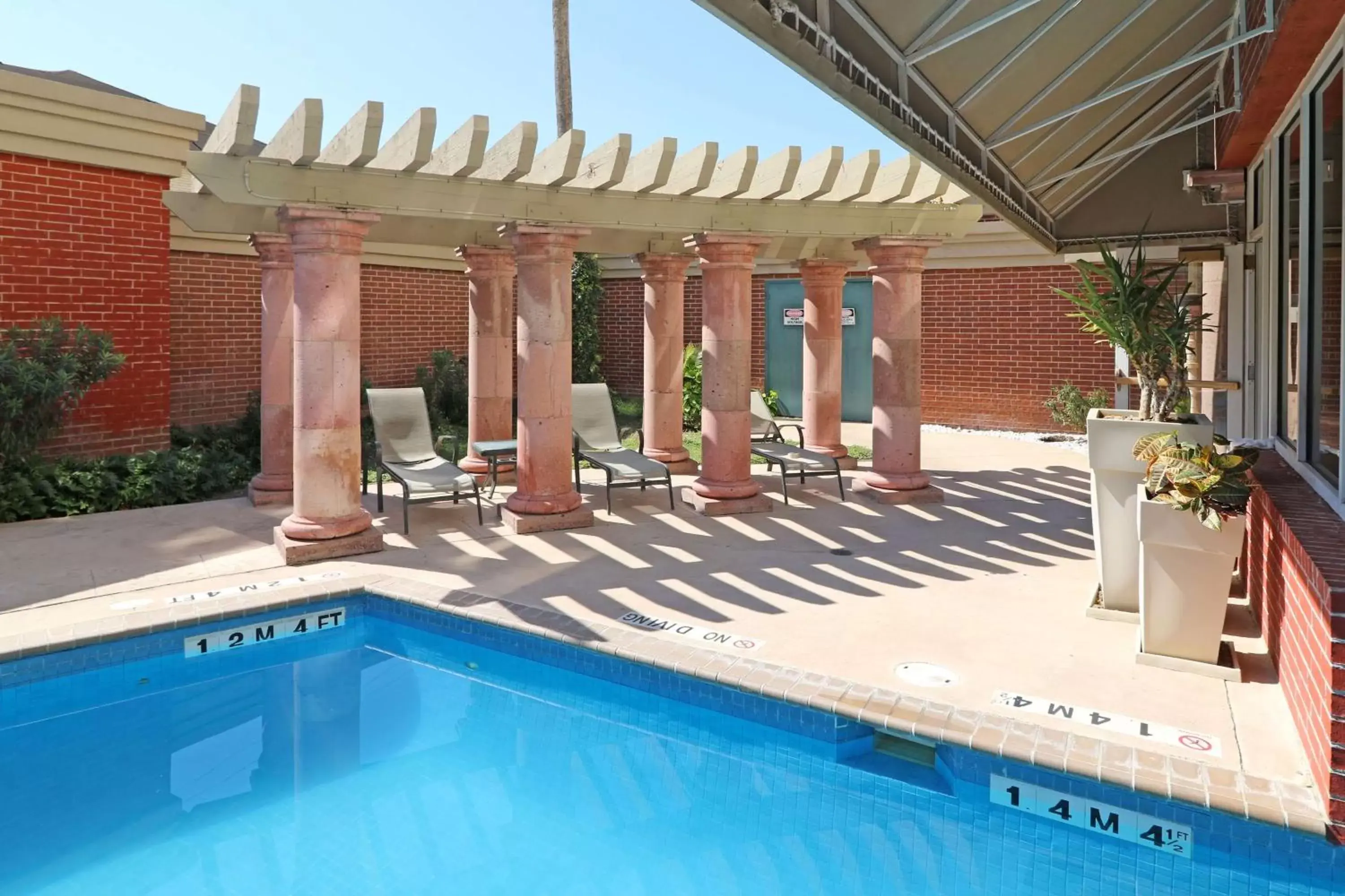 Pool view, Swimming Pool in Wyndham Garden McAllen at La Plaza Mall