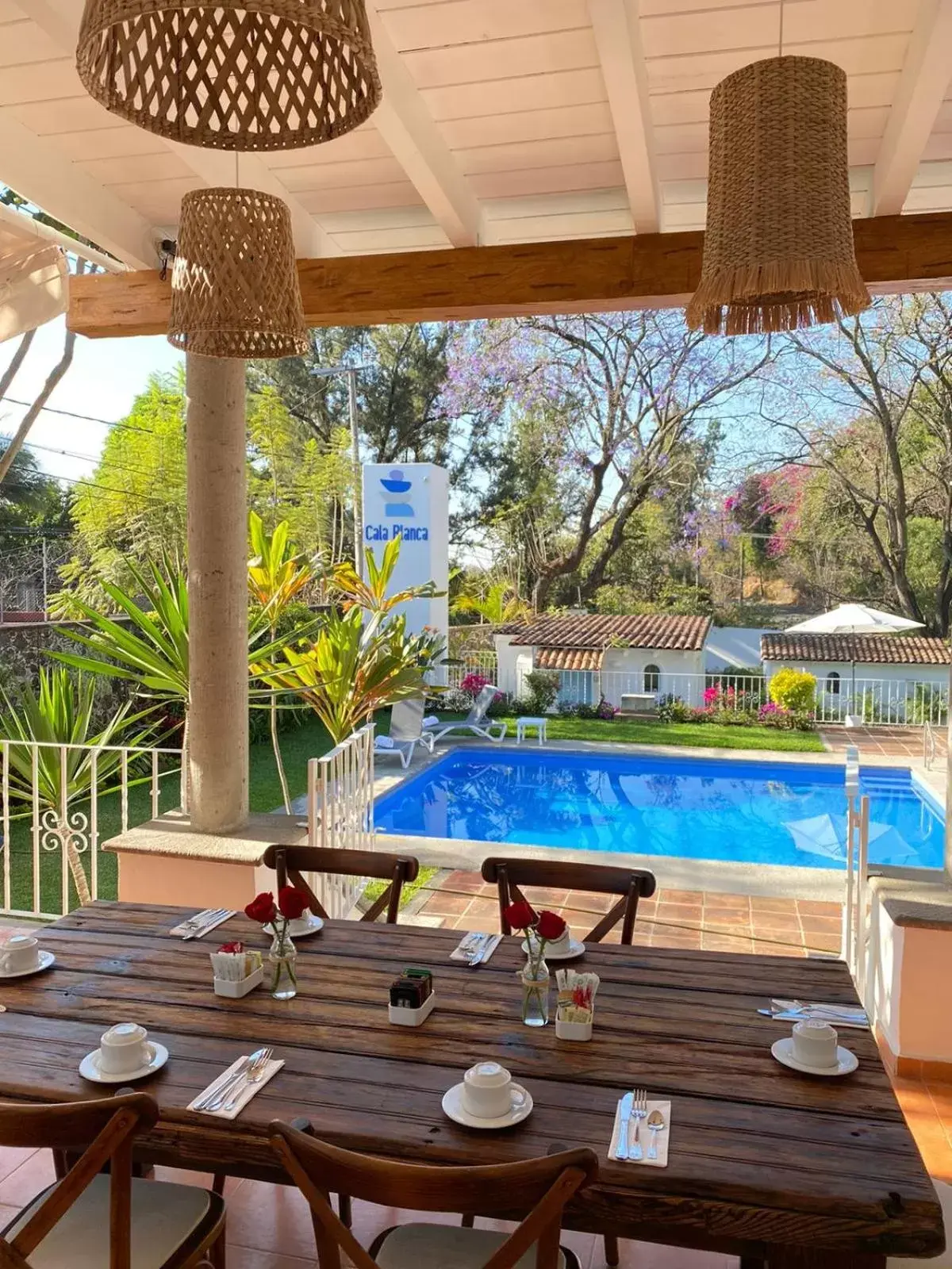 Restaurant/places to eat, Swimming Pool in Hotel Cala Blanca Cuernavaca