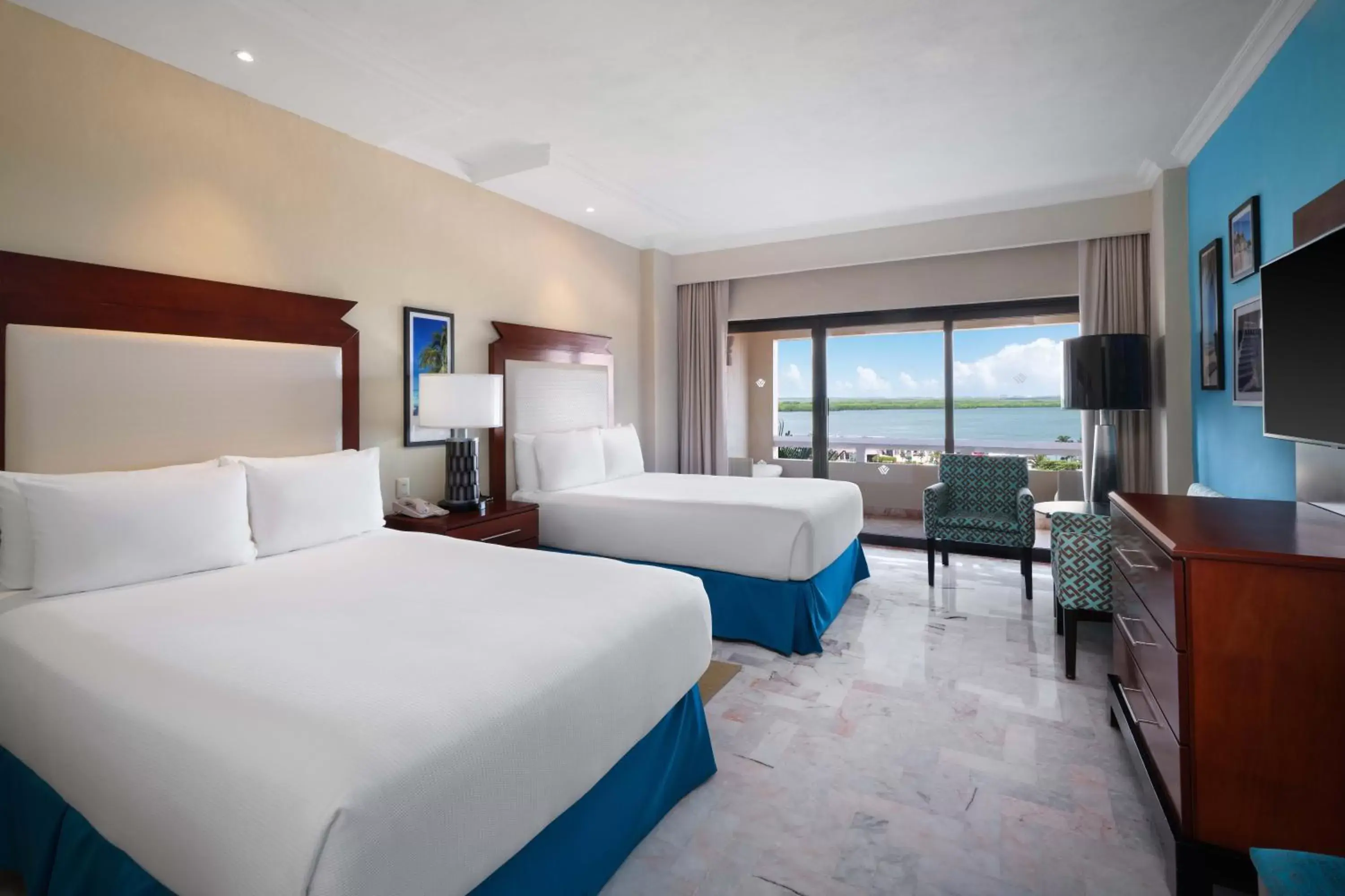 Bed in Wyndham Grand Cancun All Inclusive Resort & Villas