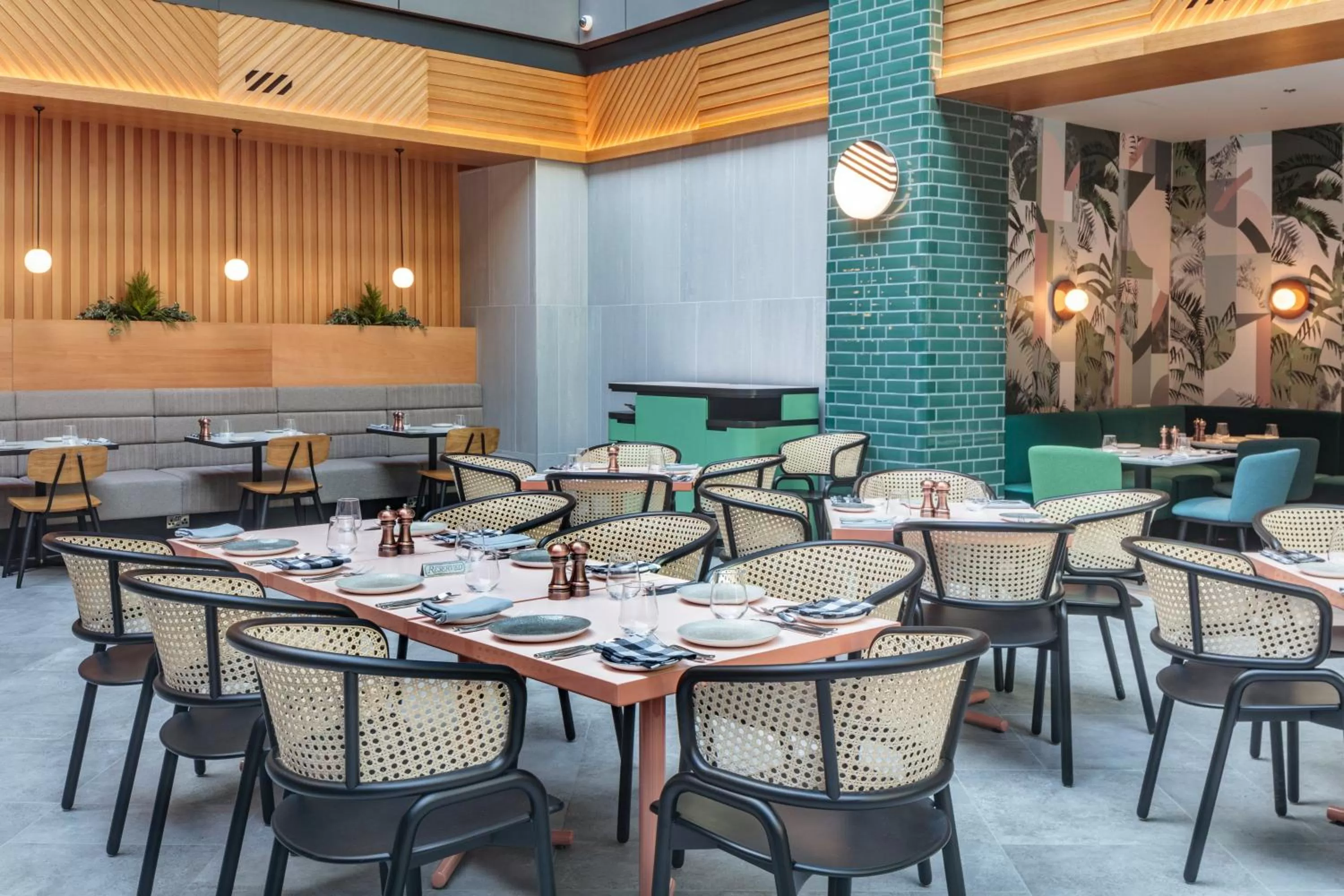 Restaurant/places to eat in Holiday Inn London Heathrow - Bath Road by IHG