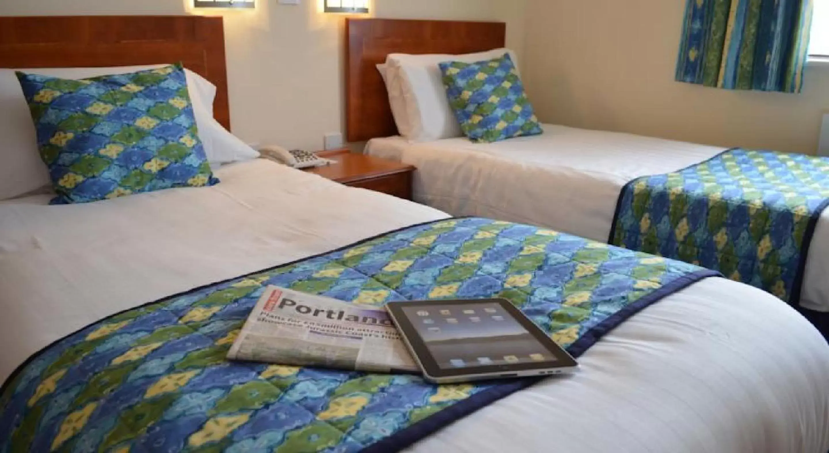 Bathroom, Bed in Heights Hotel