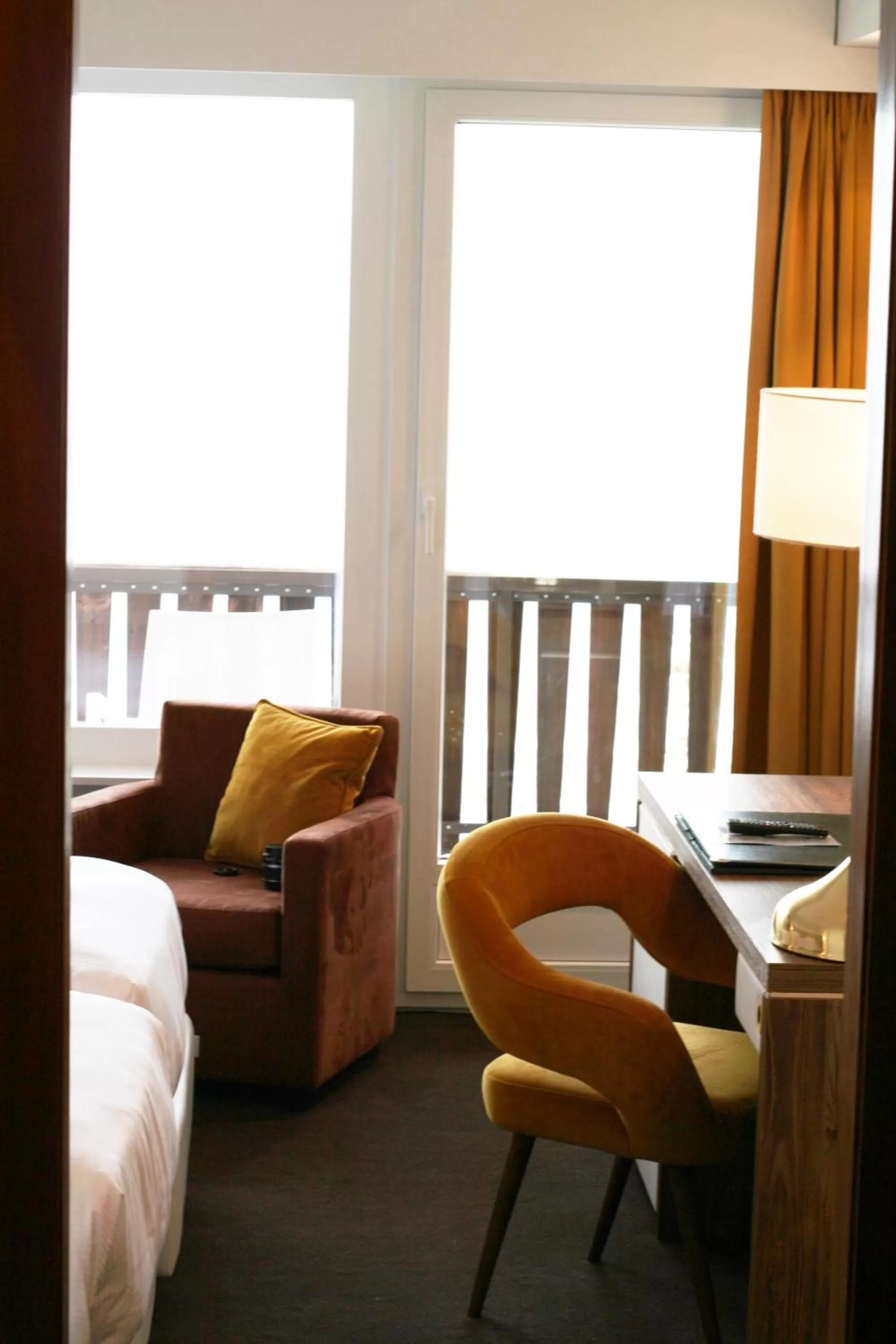 Quiet street view, Bed in Hotel-Restaurant Le Mont Paisible, Crans-Montana