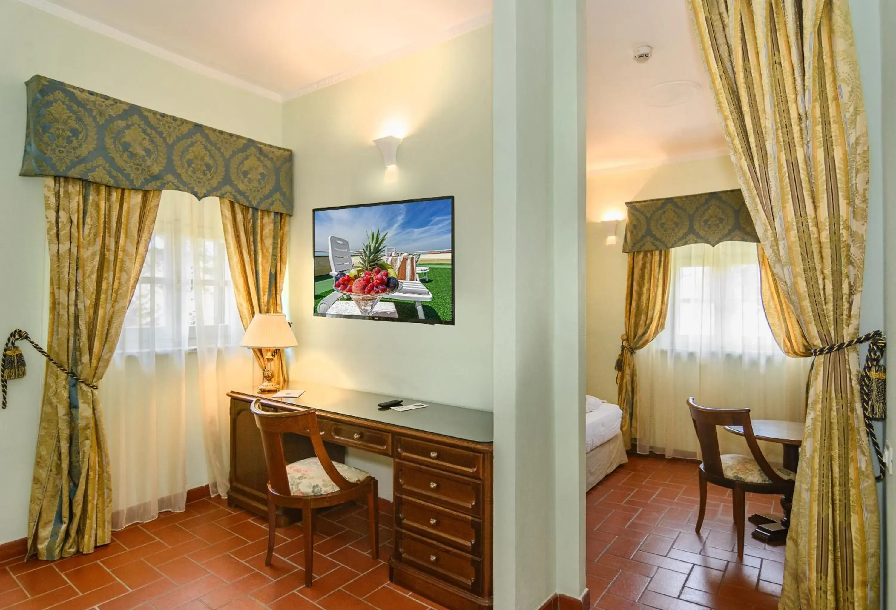 Seating area, TV/Entertainment Center in Hotel Villa San Michele