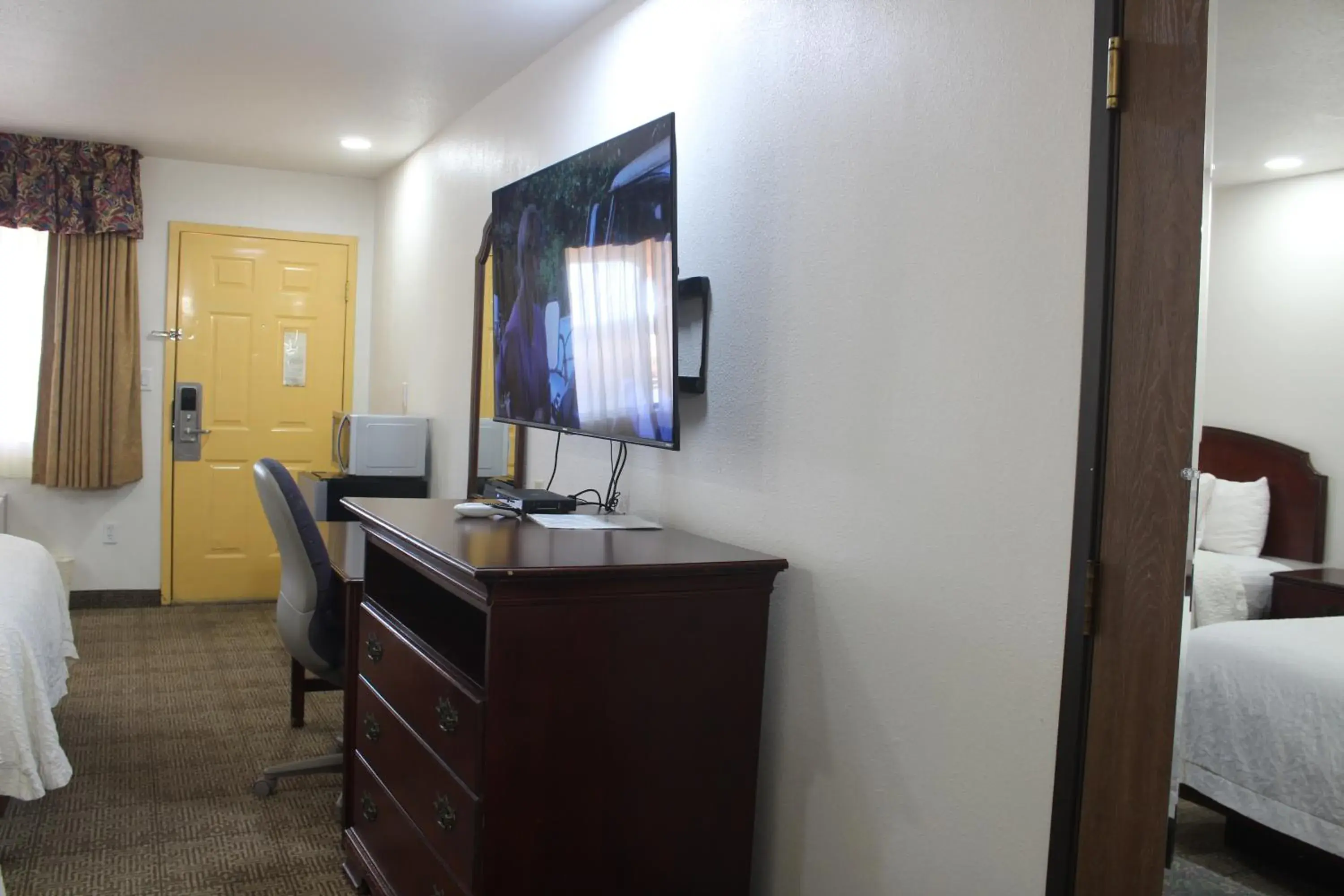 TV and multimedia, TV/Entertainment Center in Rodeway Inn Tucumcari