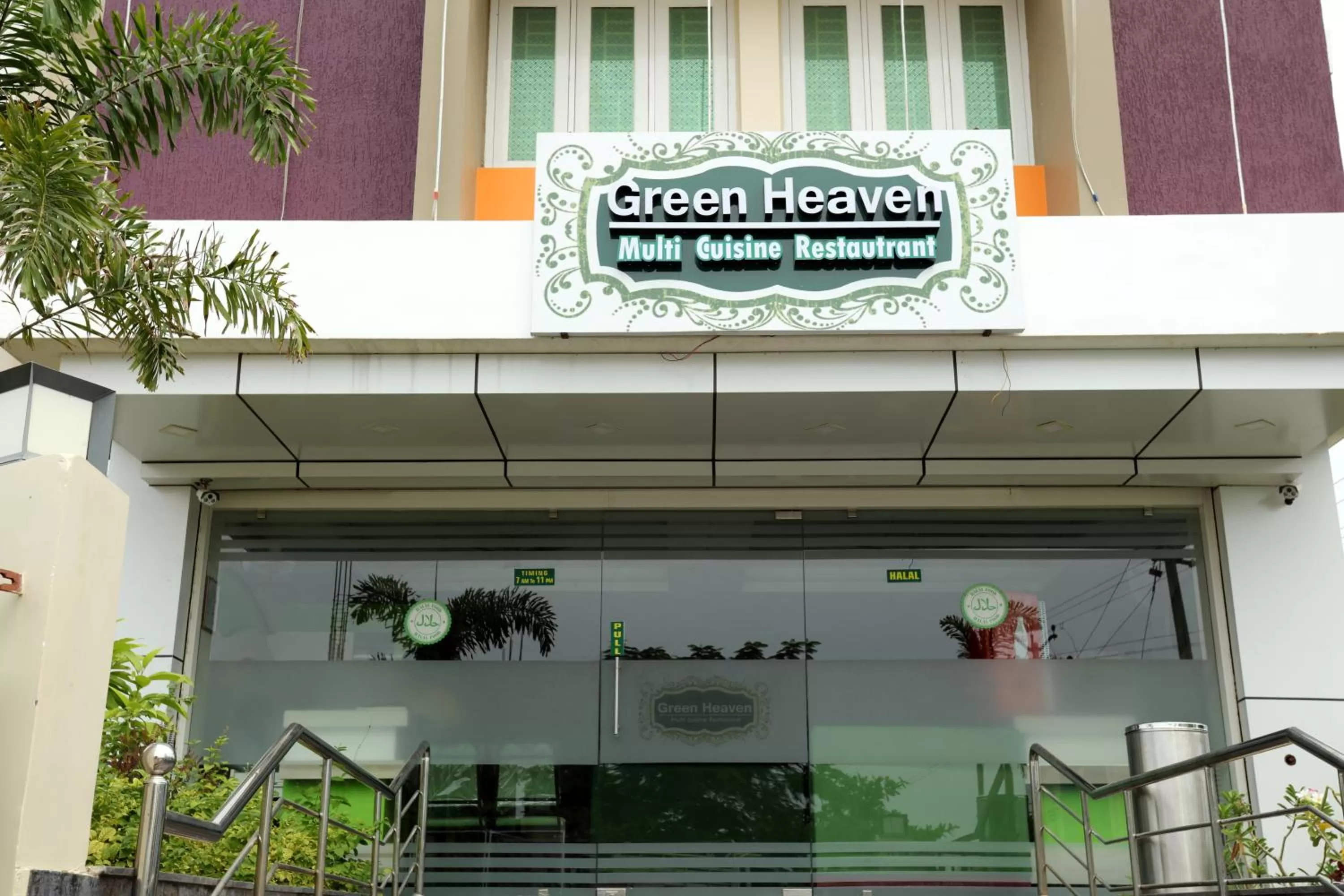 Restaurant/places to eat in Hotel Green Palace