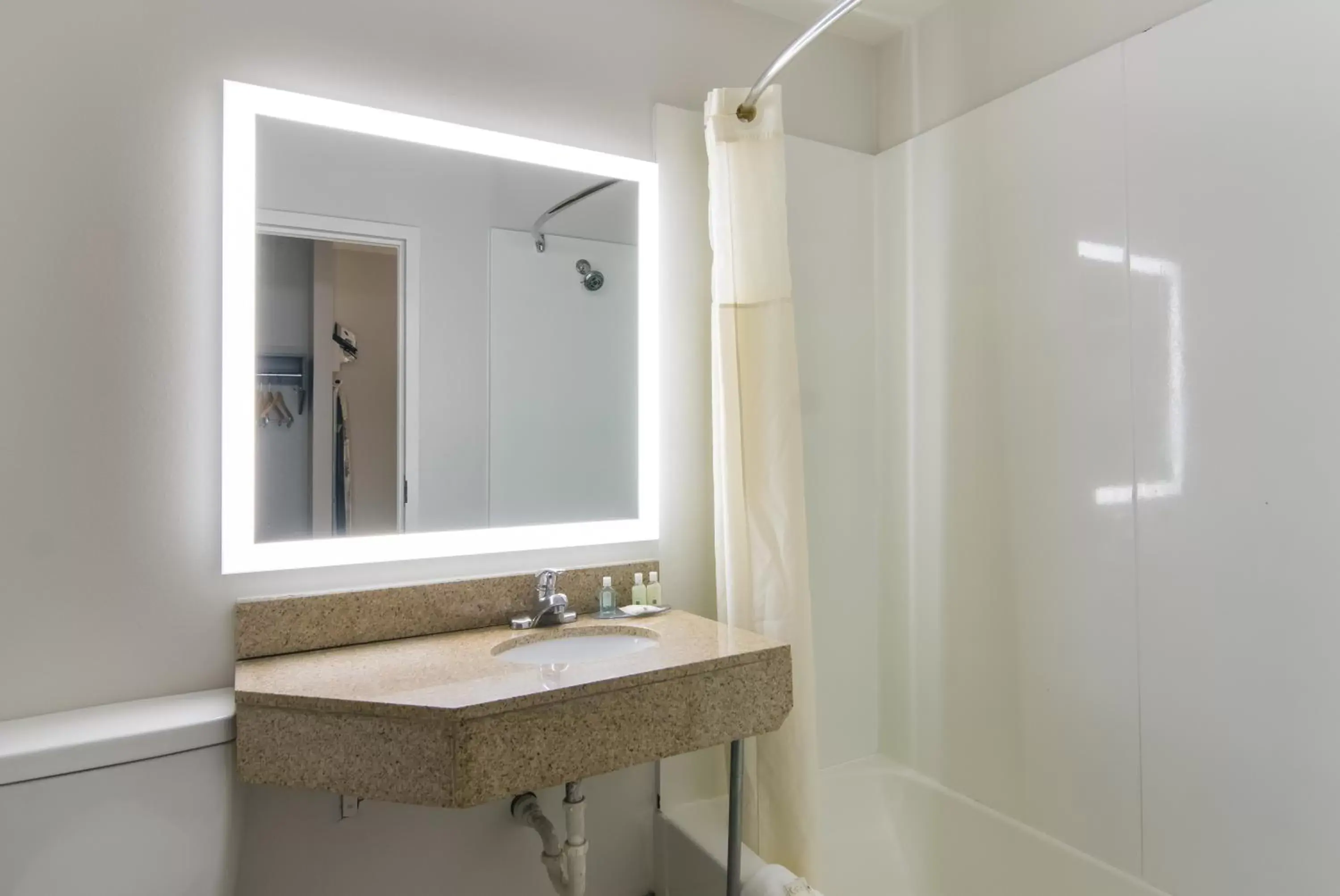 Shower, Bathroom in Quality Inn Aurora - Naperville Area