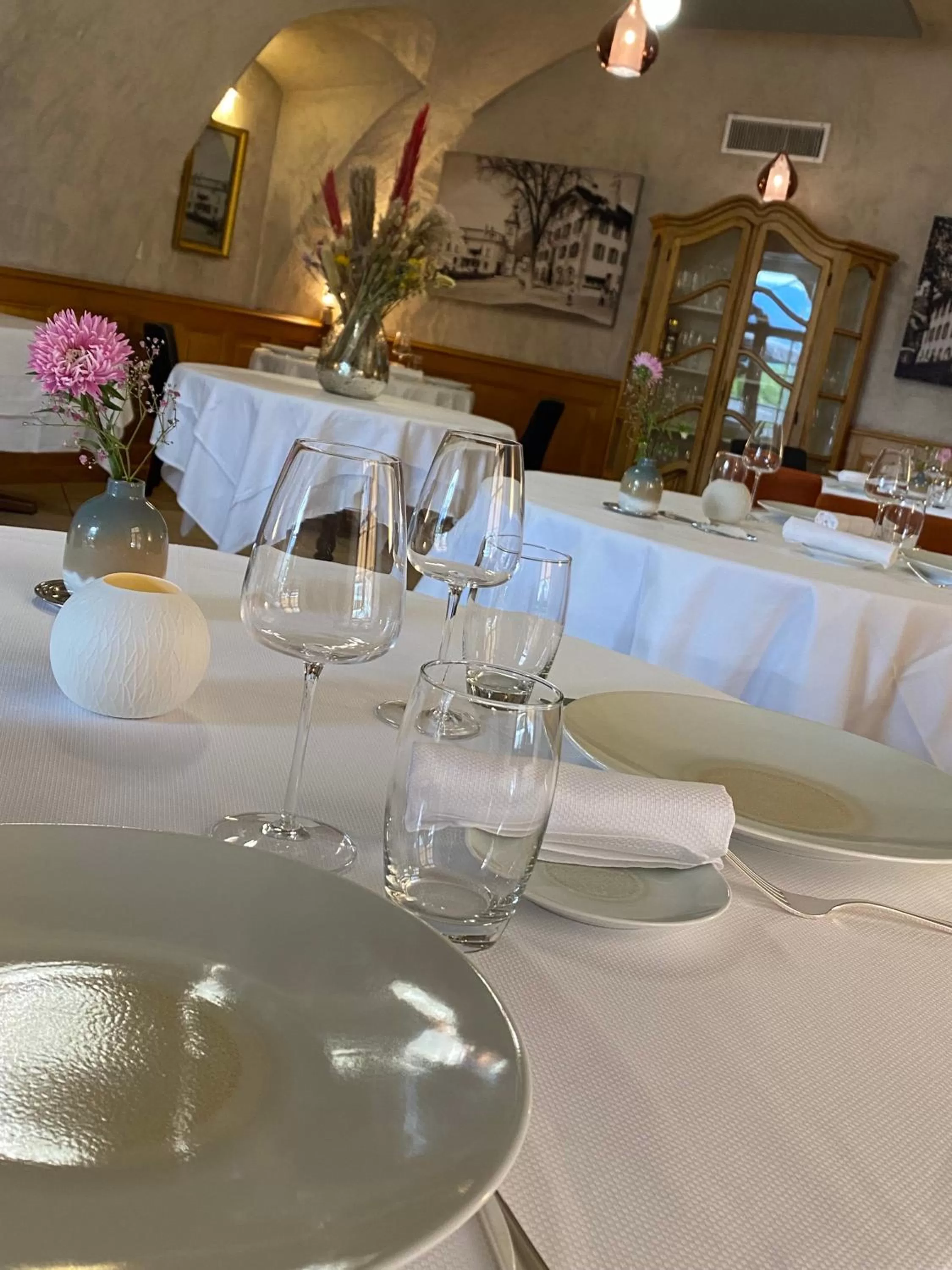 Restaurant/Places to Eat in Hôtel de Ville d'Ollon