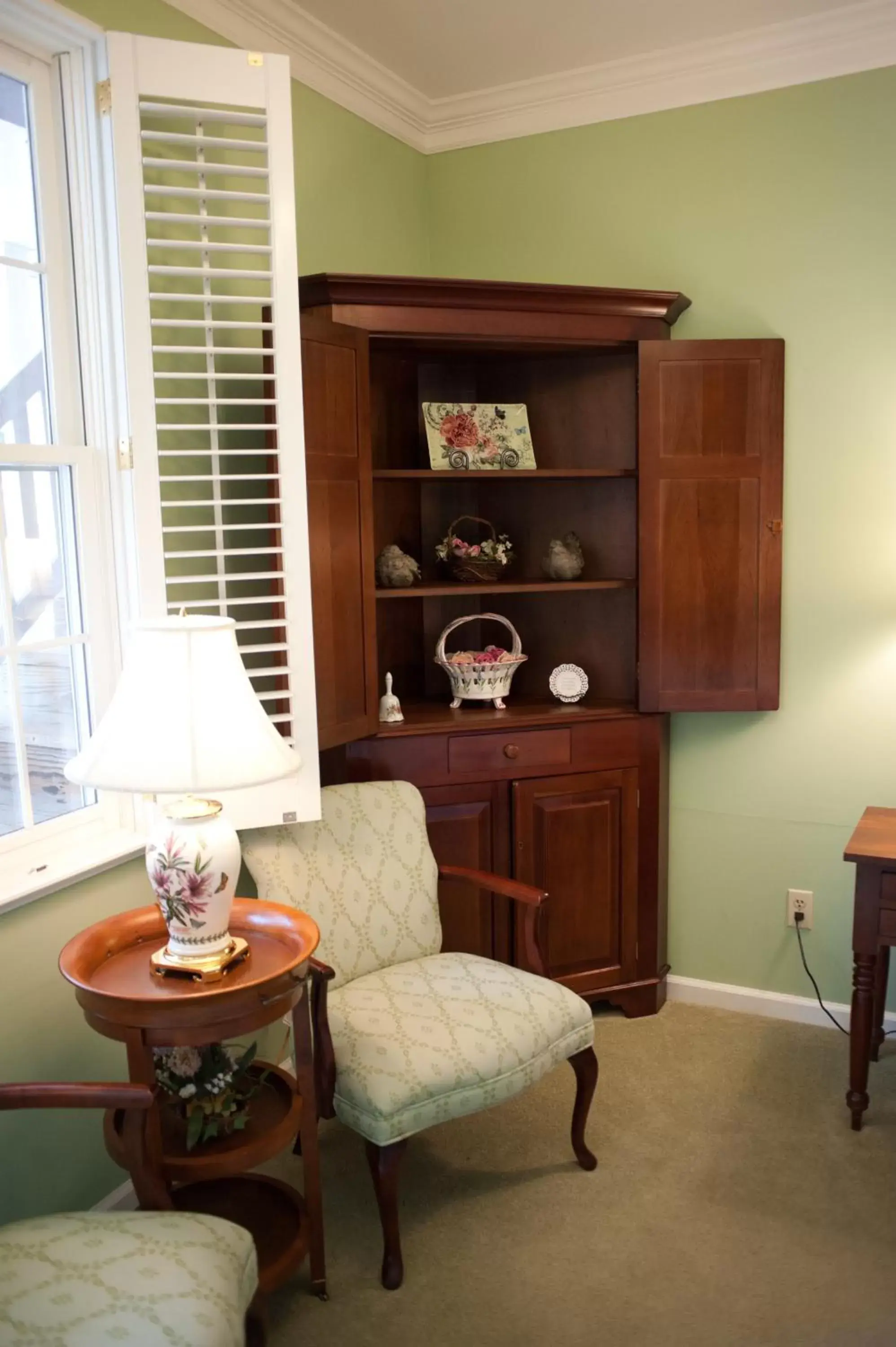 Queen Room in Green Tree Inn Queen Room in Green Tree Inn