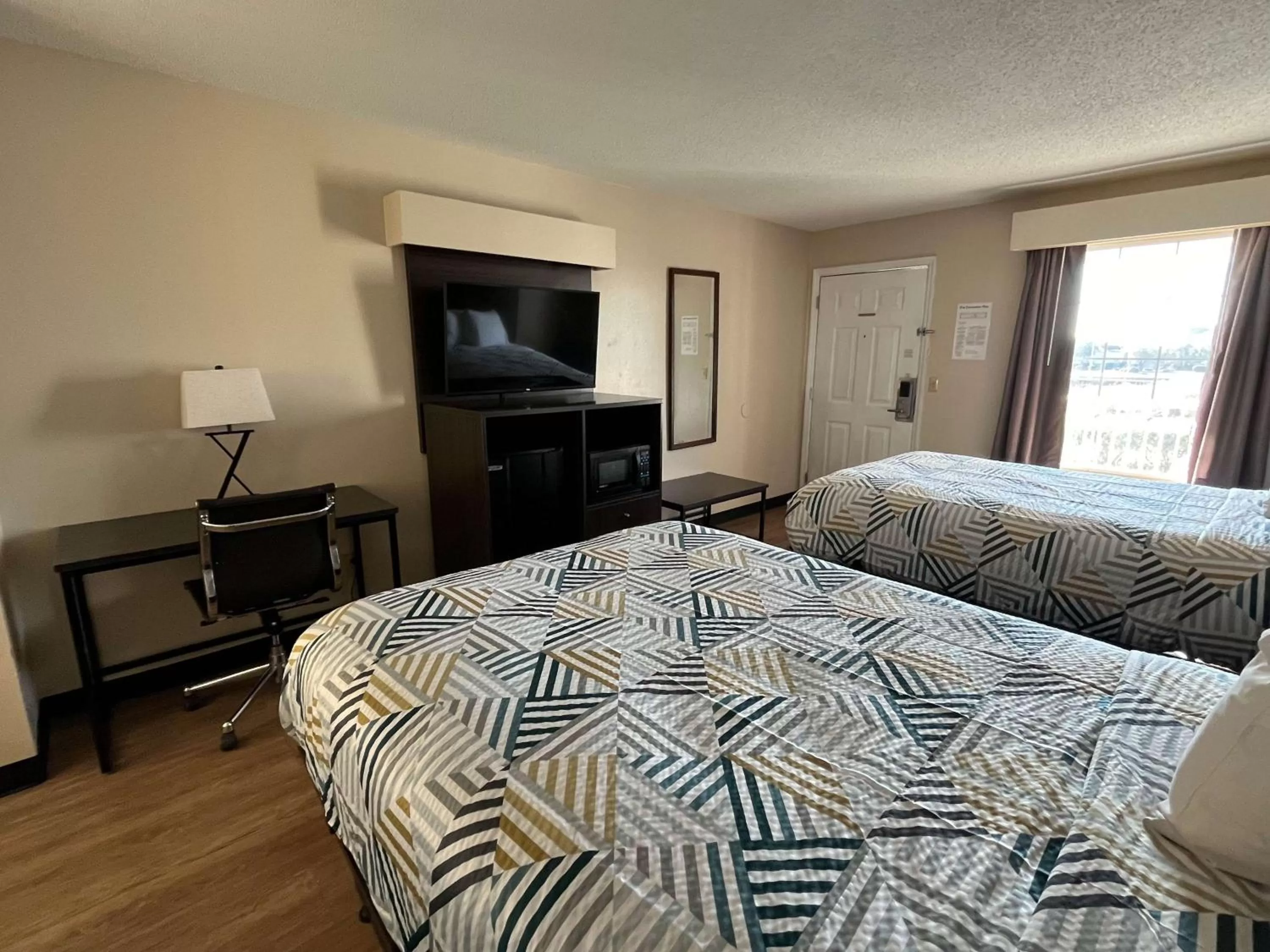 Bedroom, Bed in Motel 6 Georgetown, SC Marina