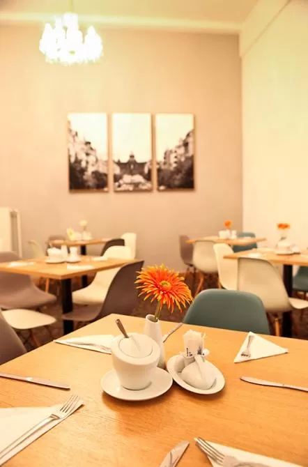 Restaurant/places to eat in Central Hotel Prague