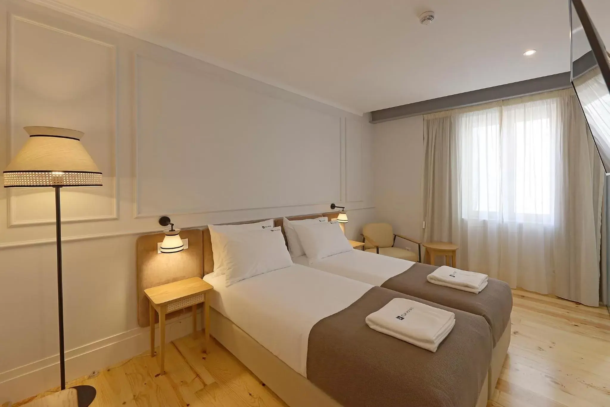 Twin Room with Interior View in Memoria Porto FLH Hotels