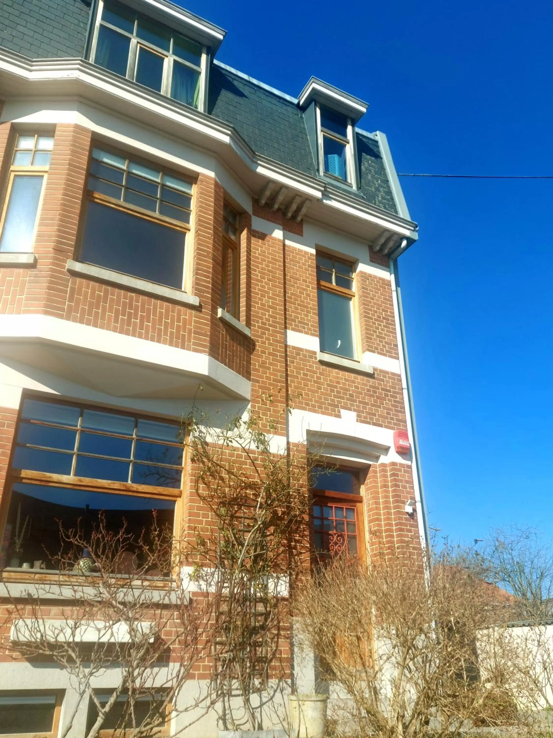 Property building in L'Atelier Bed and Breakfast