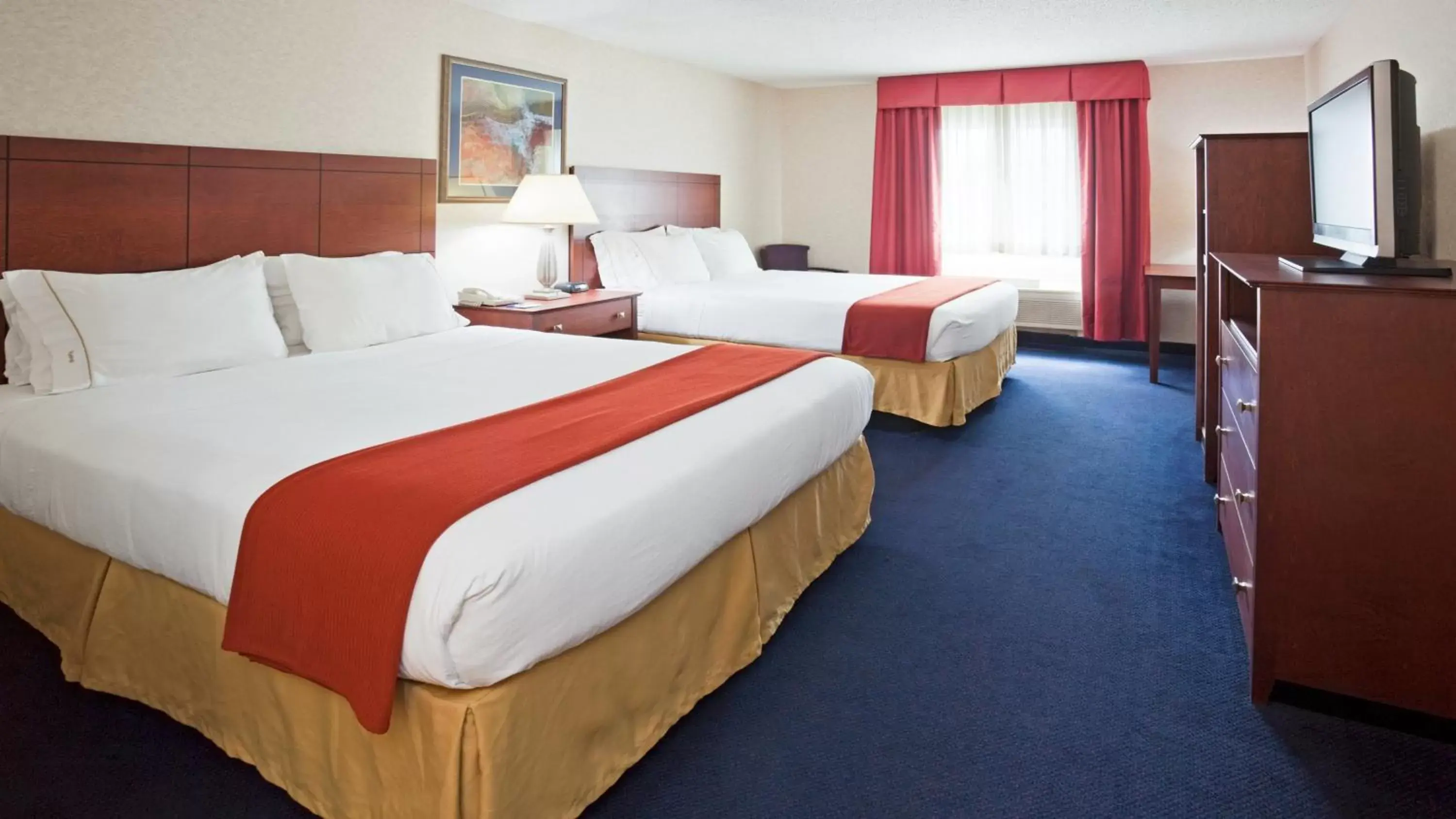 Photo of the whole room, Bed in Holiday Inn Express Deforest, an IHG Hotel