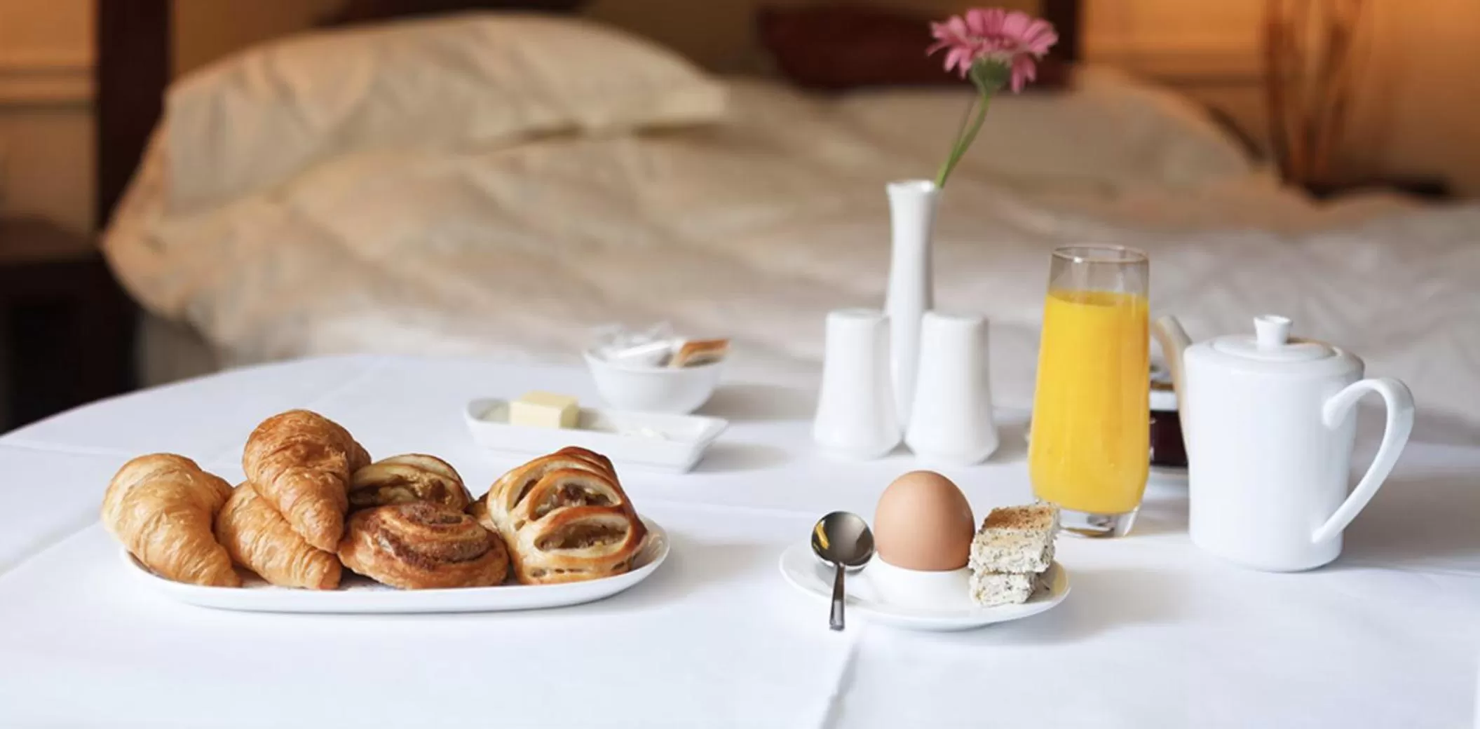 Food and drinks, Bed in Vintage Hotel Köln Pulheim - Kostenlose Parkplätze