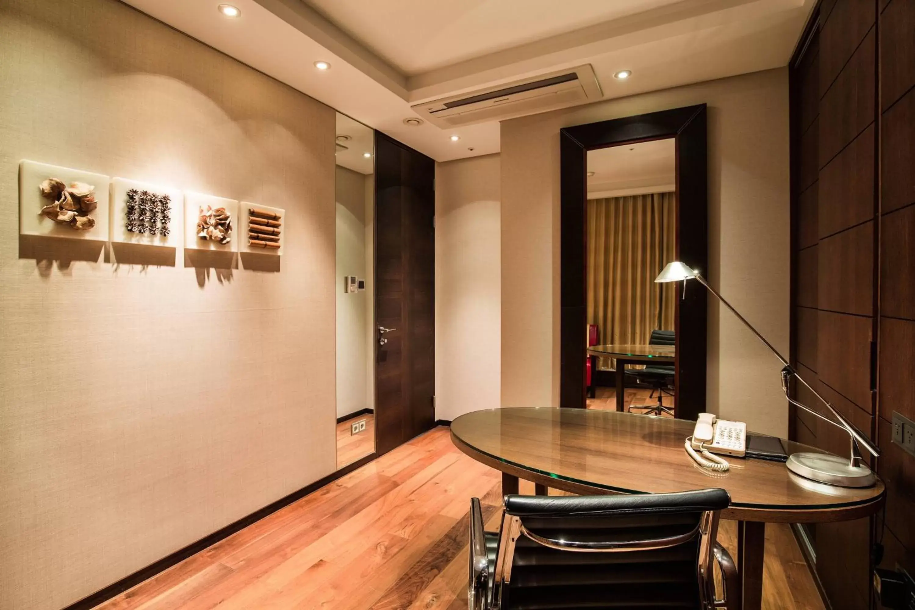 Bedroom, Dining Area in Marriott Executive Apartment Seoul