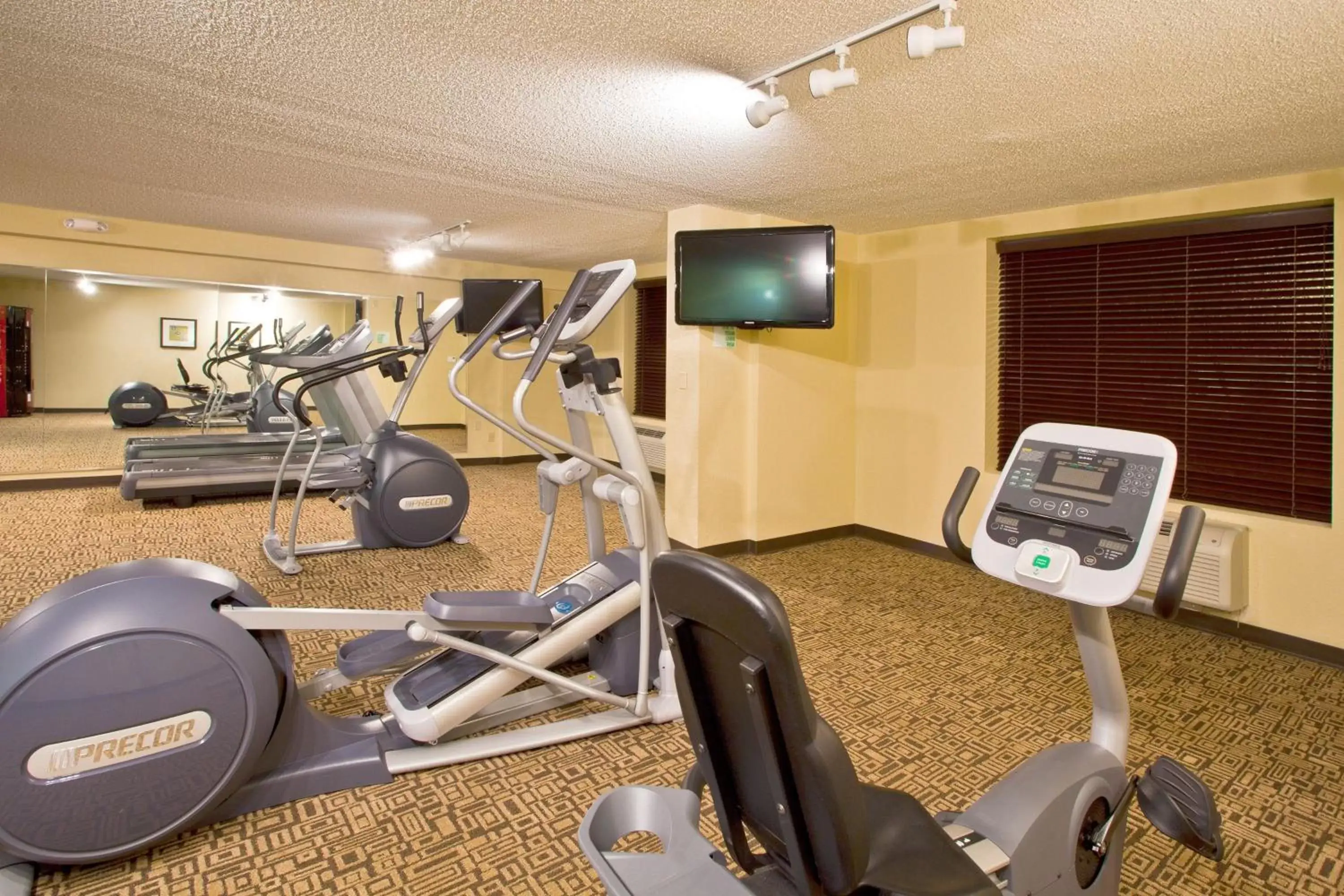 Spa and wellness centre/facilities, Fitness Center/Facilities in Holiday Inn & Suites Across From Universal Orlando, an IHG Hotel