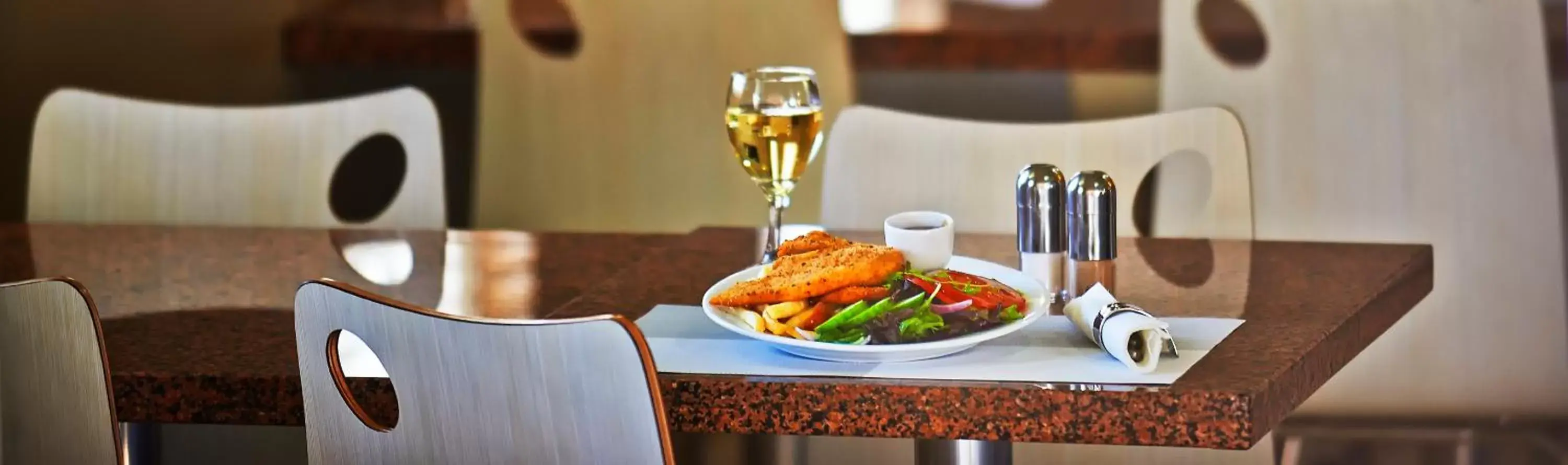 Restaurant/places to eat in Comfort Inn & Suites Burwood