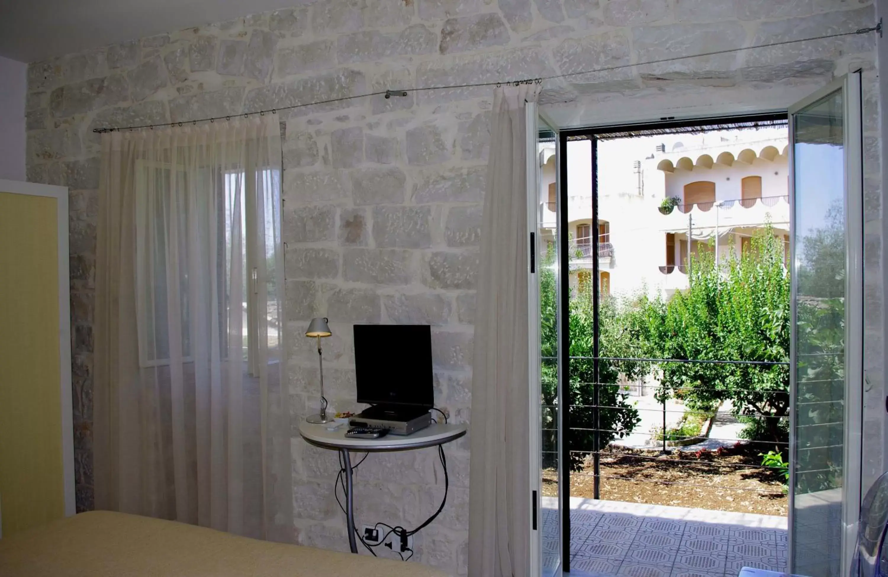 Shower, TV/Entertainment Center in La Piccola Locanda