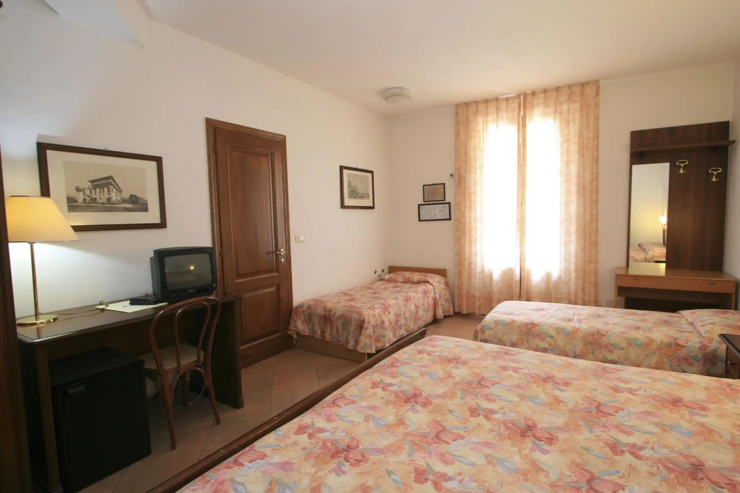 Bed, TV/Entertainment Center in Villa Nencini