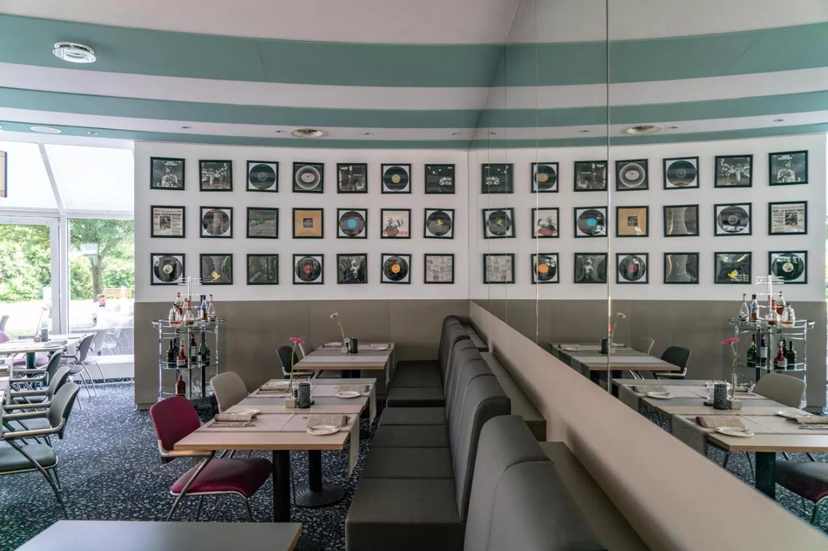 Restaurant/places to eat in Globana Airport Hotel