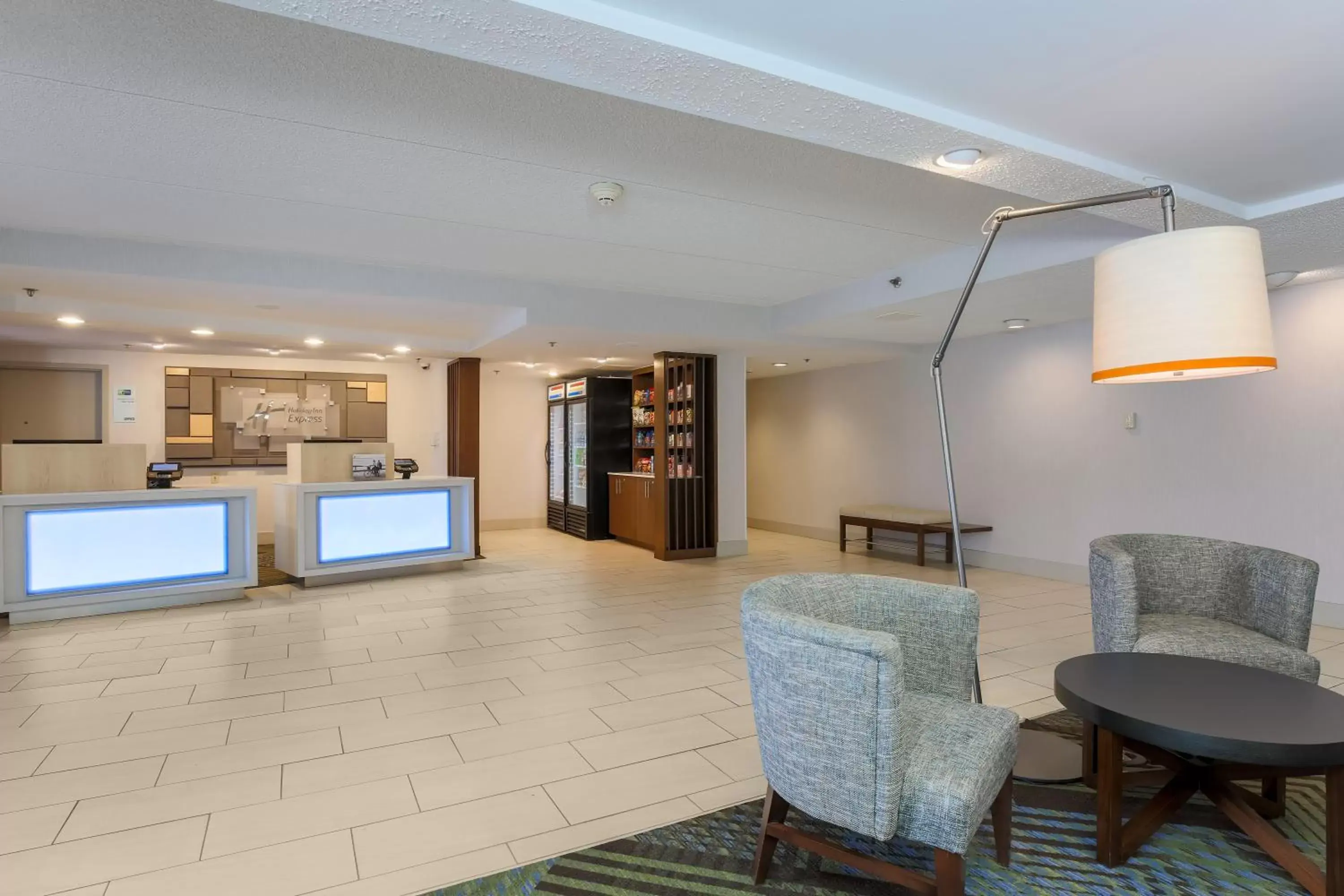 Property building, Lobby/Reception in Holiday Inn Express Milwaukee - West Medical Center, an IHG Hotel