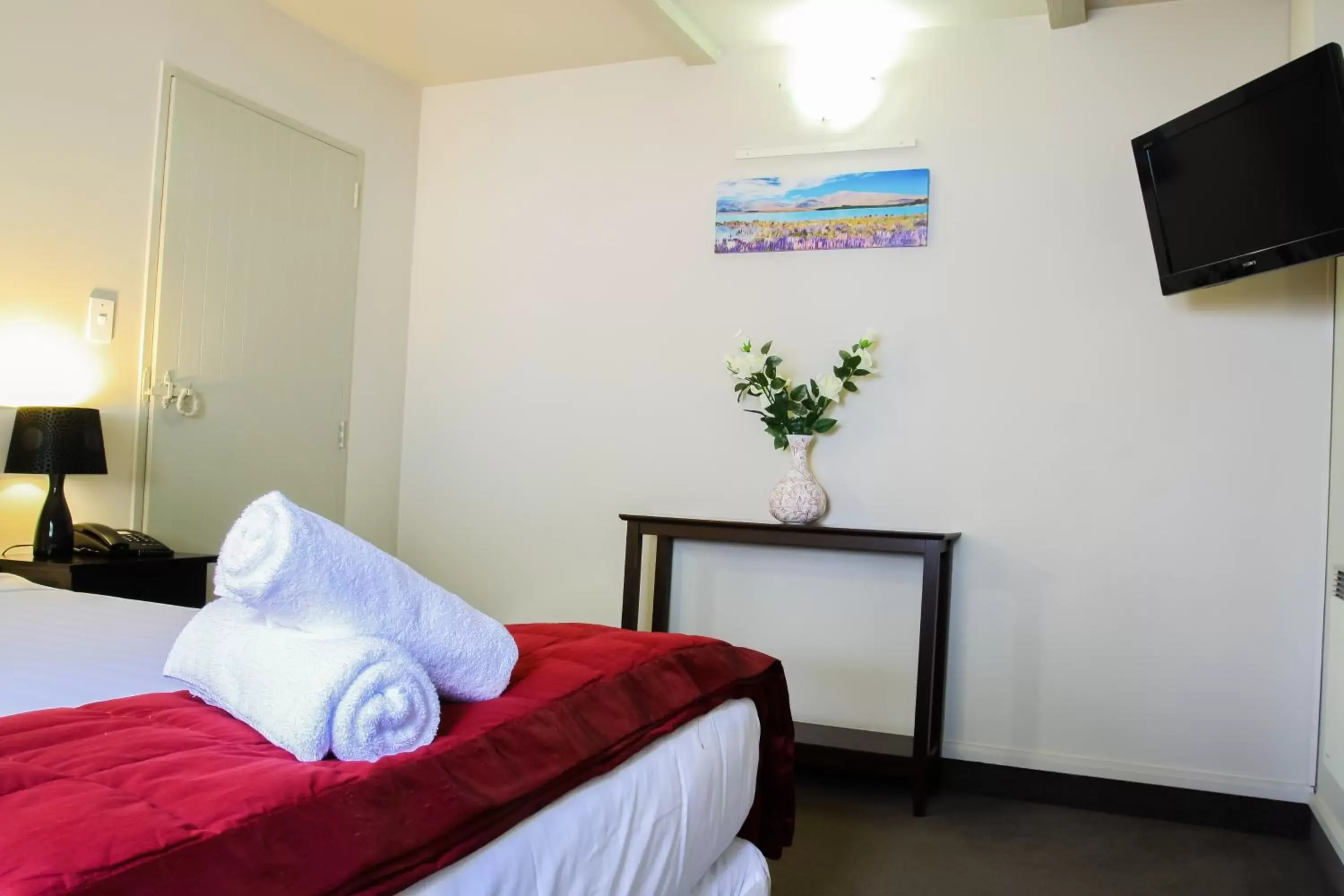 One-Bedroom Apartment in Camelot Motor Lodge