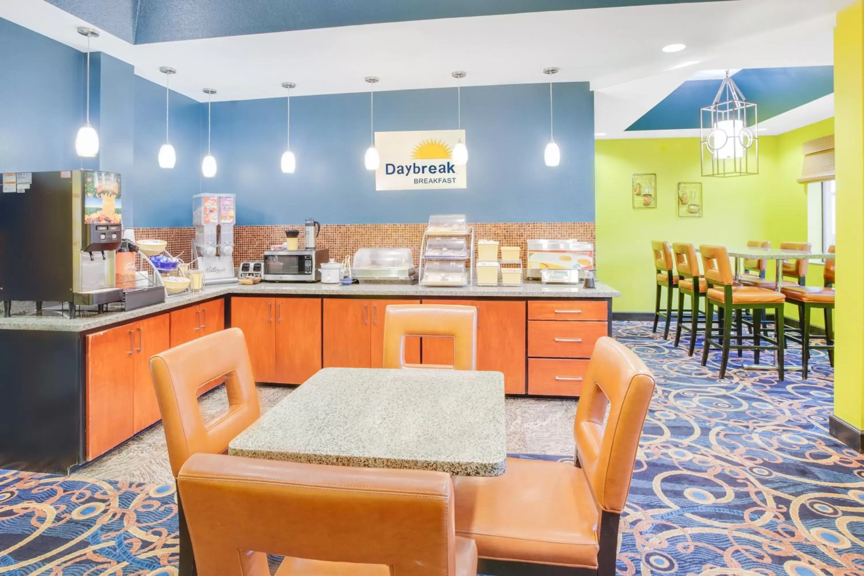 Breakfast, Restaurant/Places to Eat in Days Inn & Suites by Wyndham Russellville