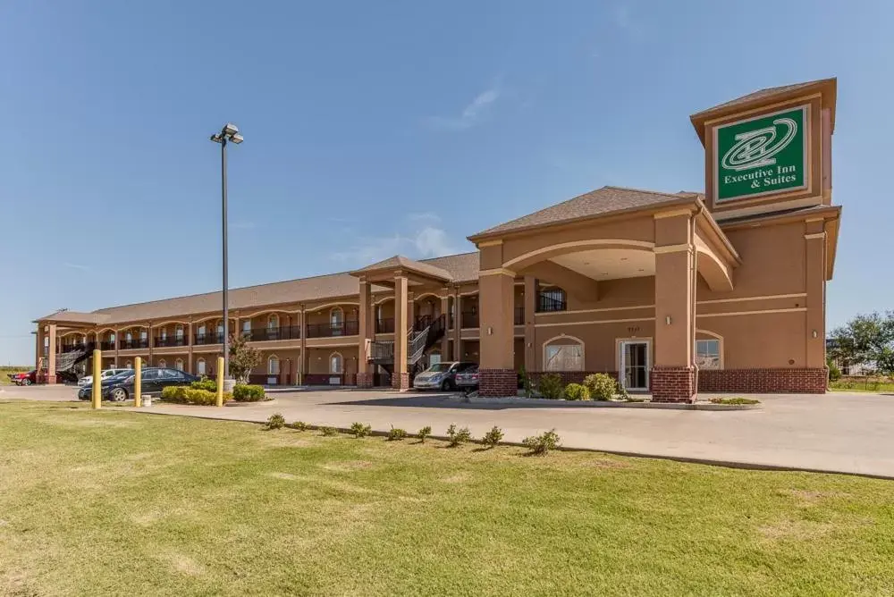 Bird's eye view, Property Building in Executive Inn & Suites Cushing