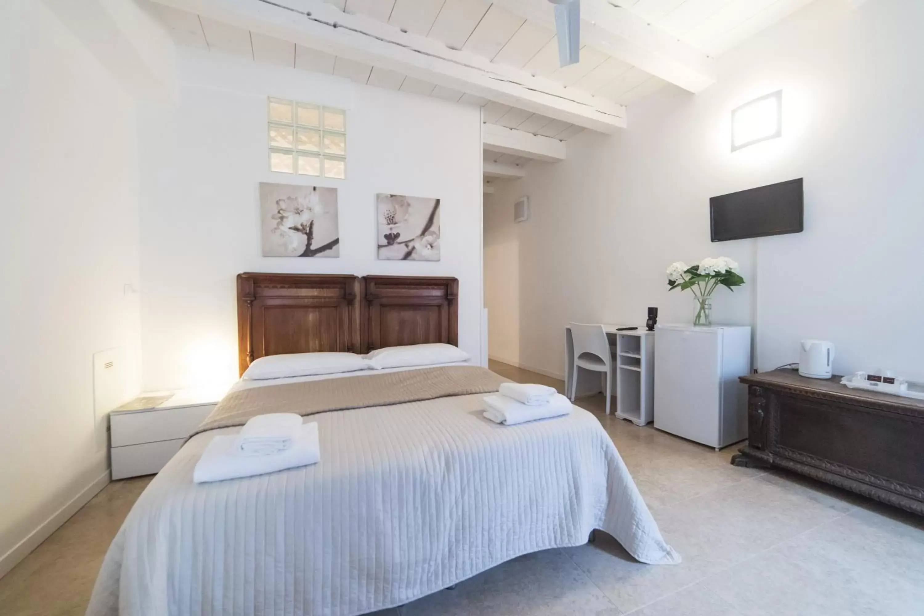 Bedroom, Bed in Academia Residence