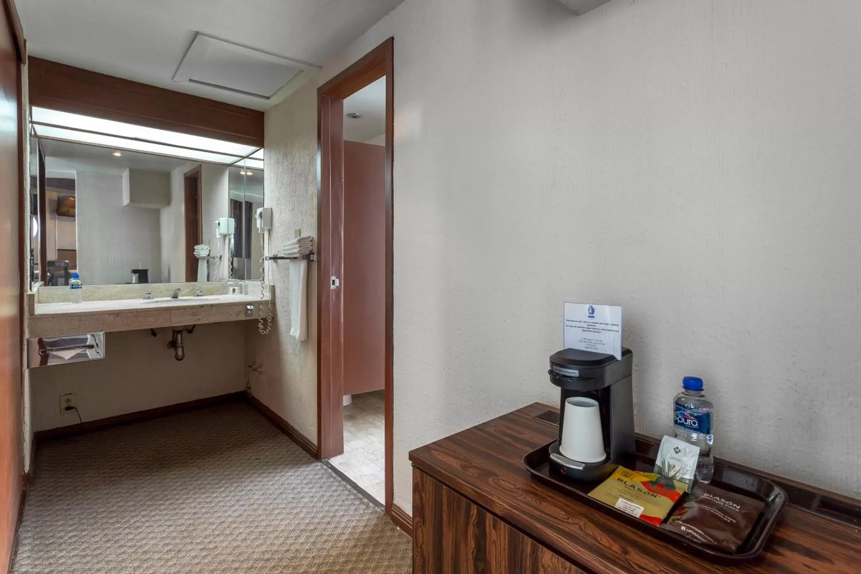 Coffee/tea facilities, Kitchen/Kitchenette in Hotel Imperial Reforma