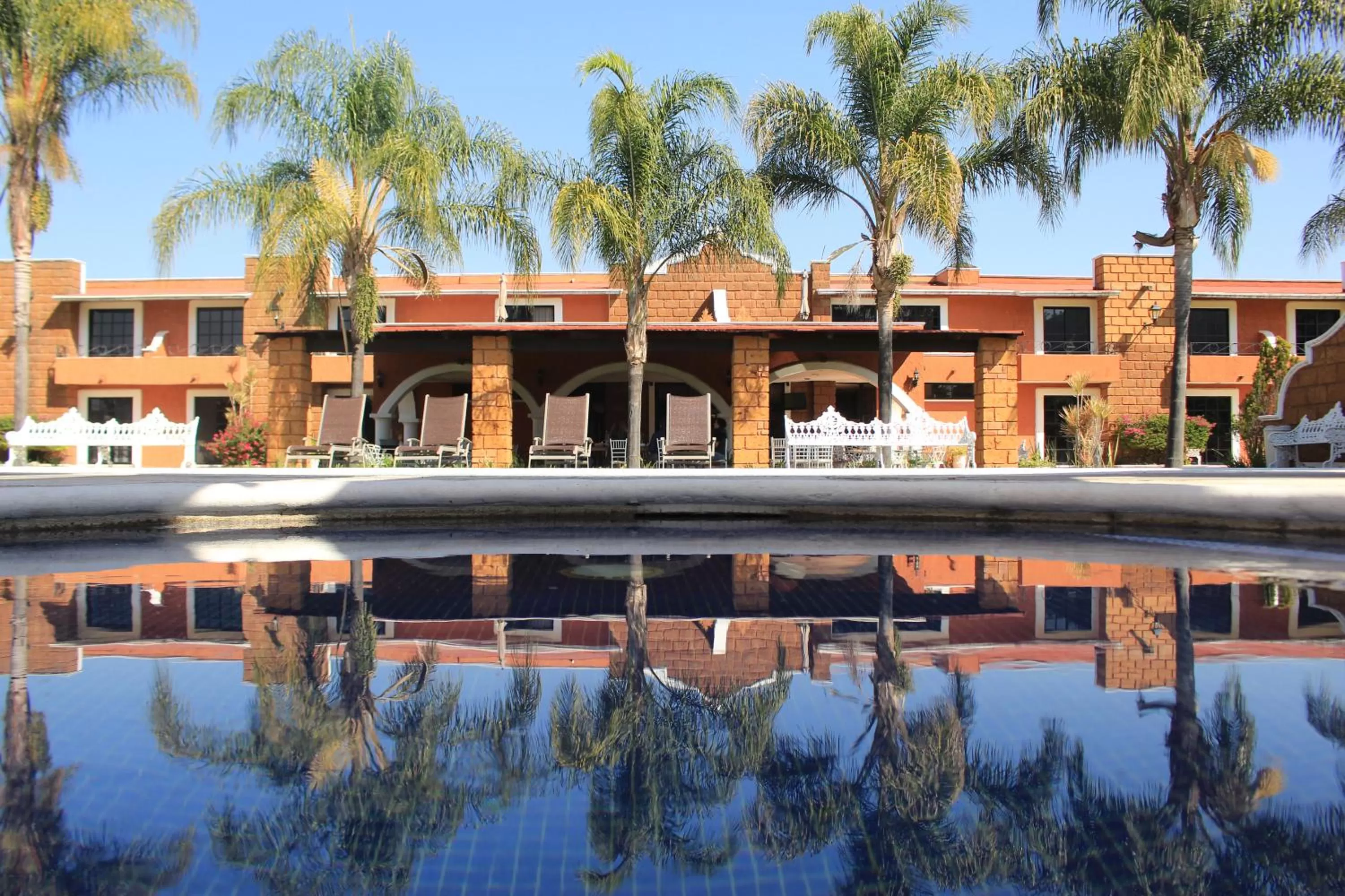 Swimming pool in Hotel Meson del Puente