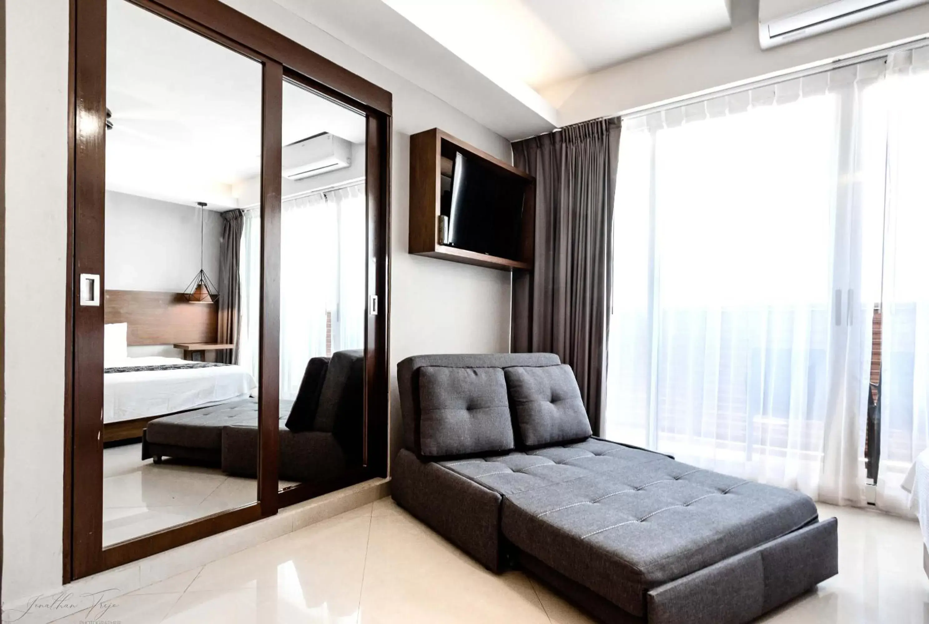 Living room, Bed in Ocean Dream Cancun by GuruHotel