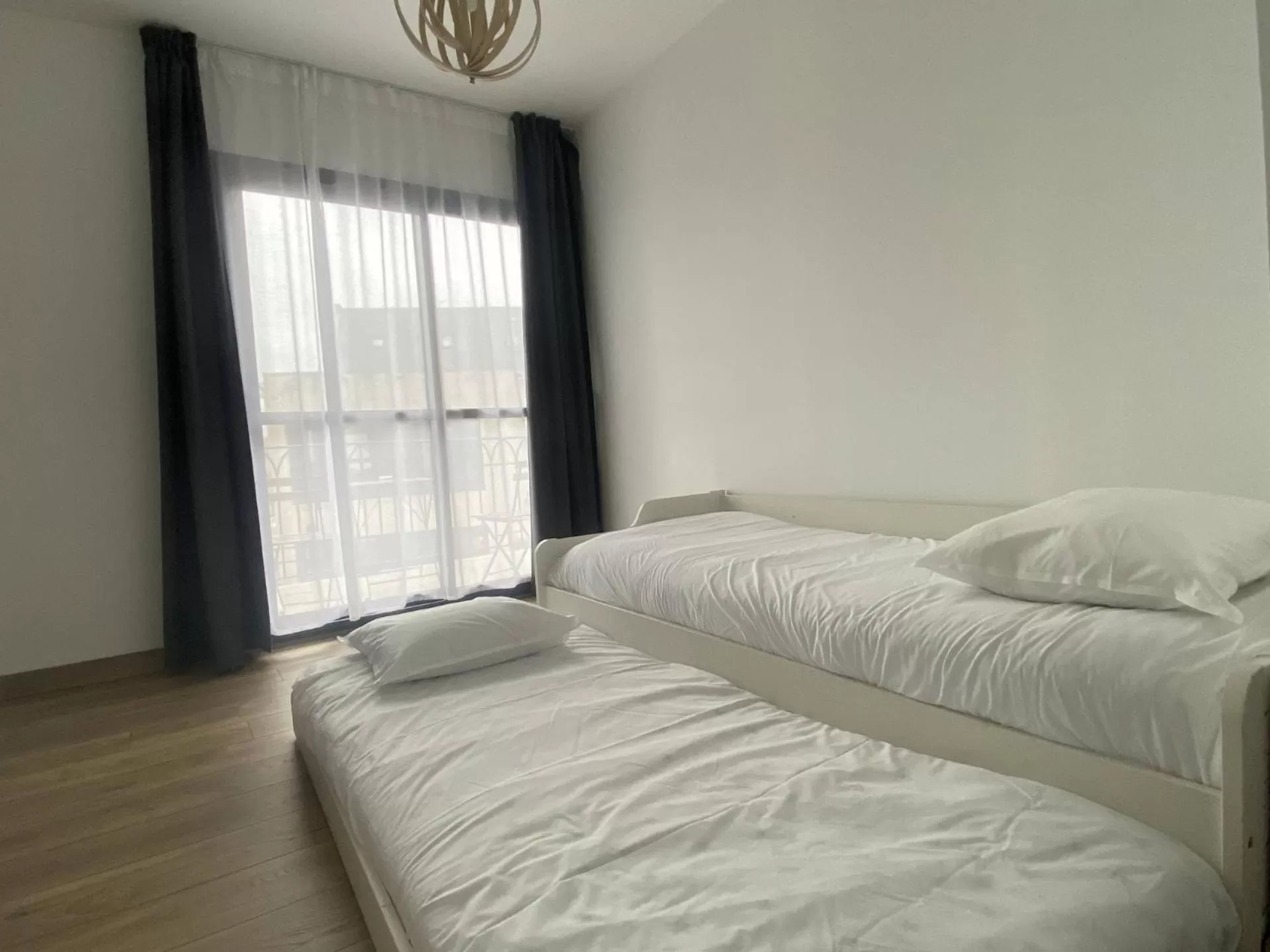 Family Room with Balcony in LA TOUR AUX CRABES près de la plage