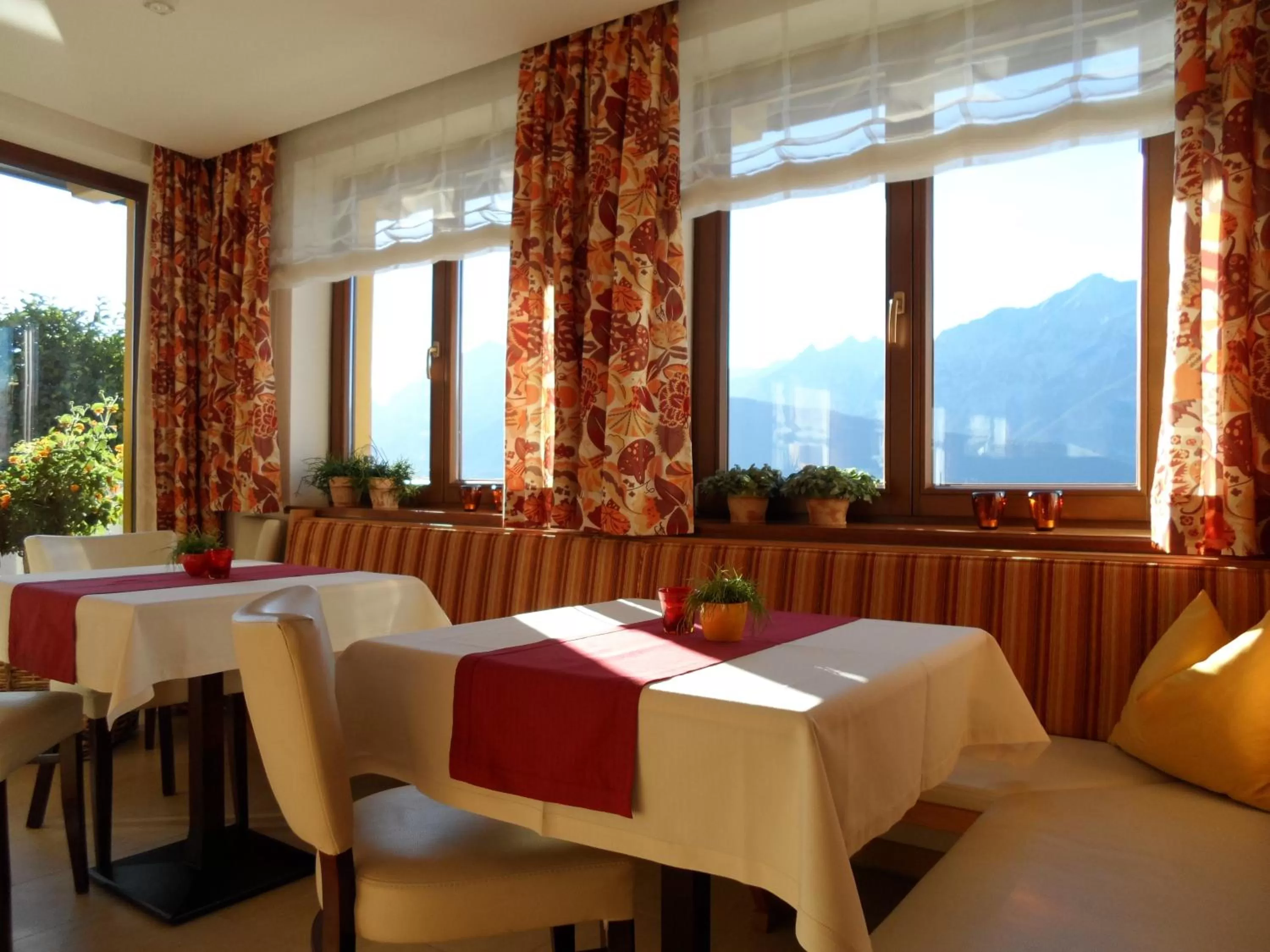 Restaurant/places to eat in Hotel Garni Regina