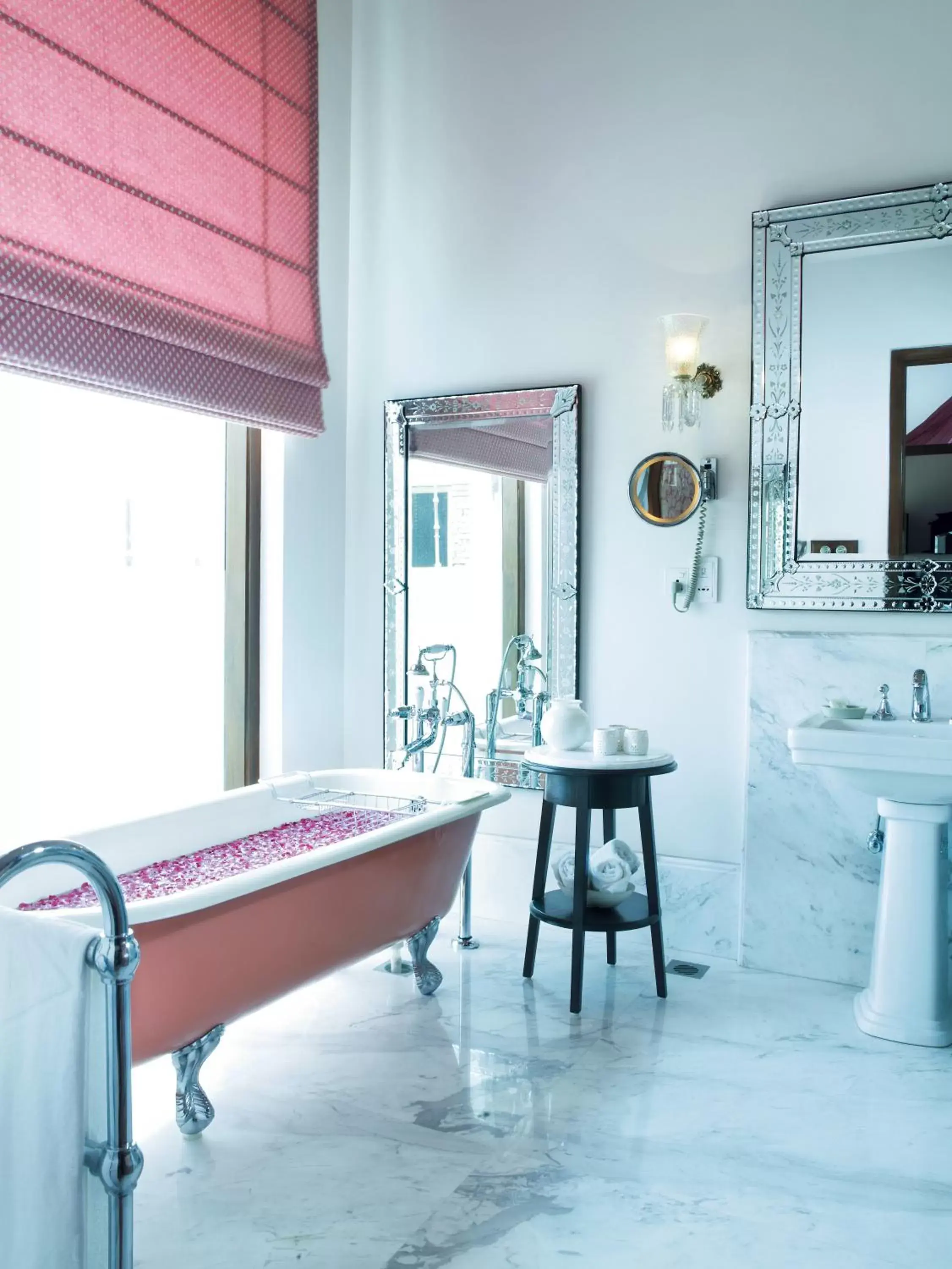 Bathroom in Taj Nadesar Palace Bathroom in Taj Nadesar Palace