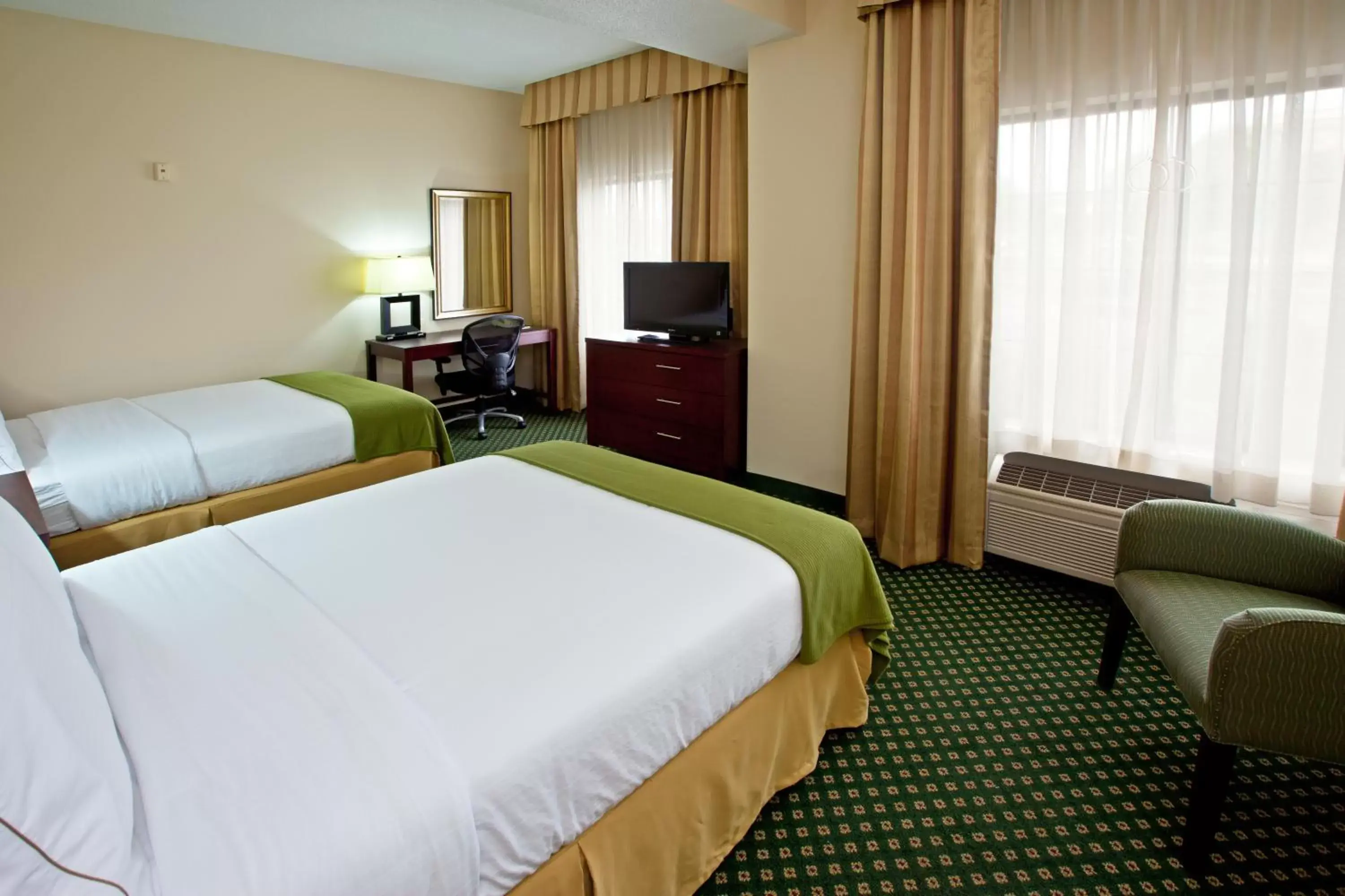 Bedroom, Bed in Holiday Inn Express Hotel & Suites Indianapolis - East, an IHG Hotel