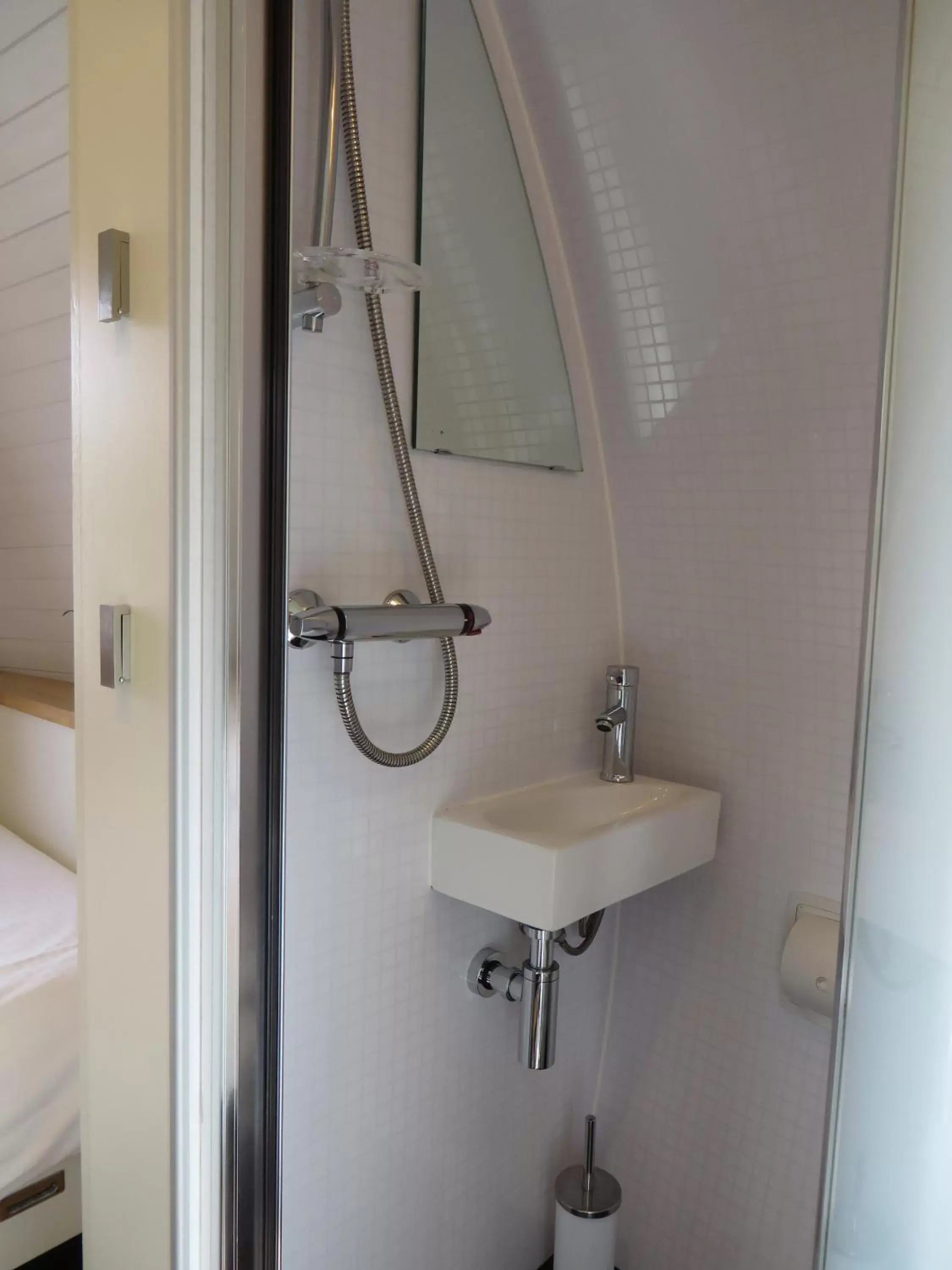 Shower, Bathroom in Eriskay B&B and Aviemore Glamping