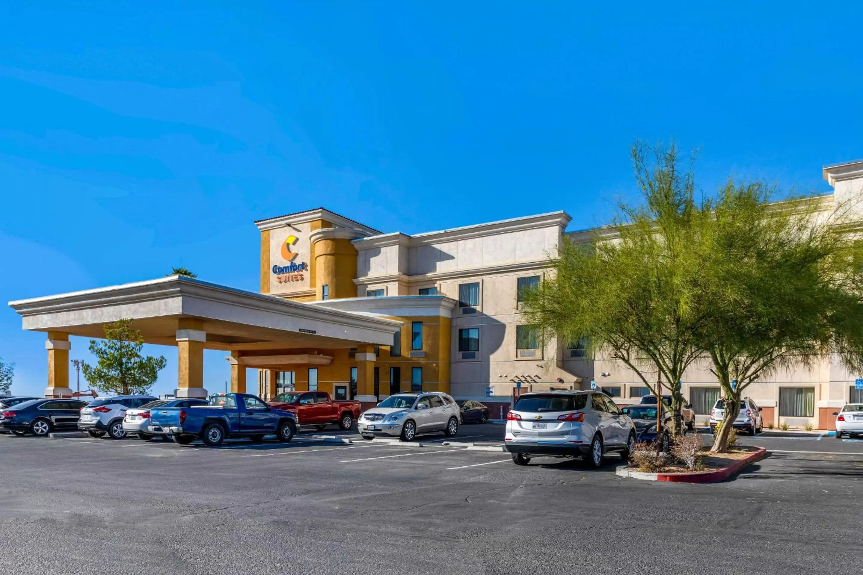 Property Building in Comfort Suites Barstow near I-15