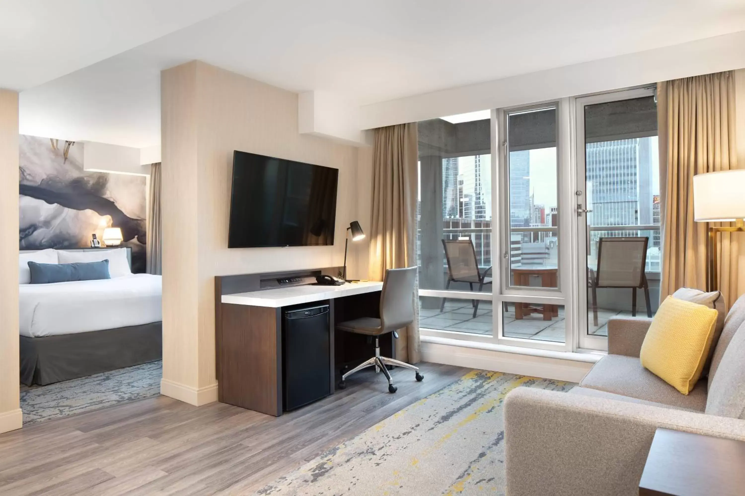 Bedroom, TV/Entertainment Center in Delta Hotels by Marriott Vancouver Downtown Suites