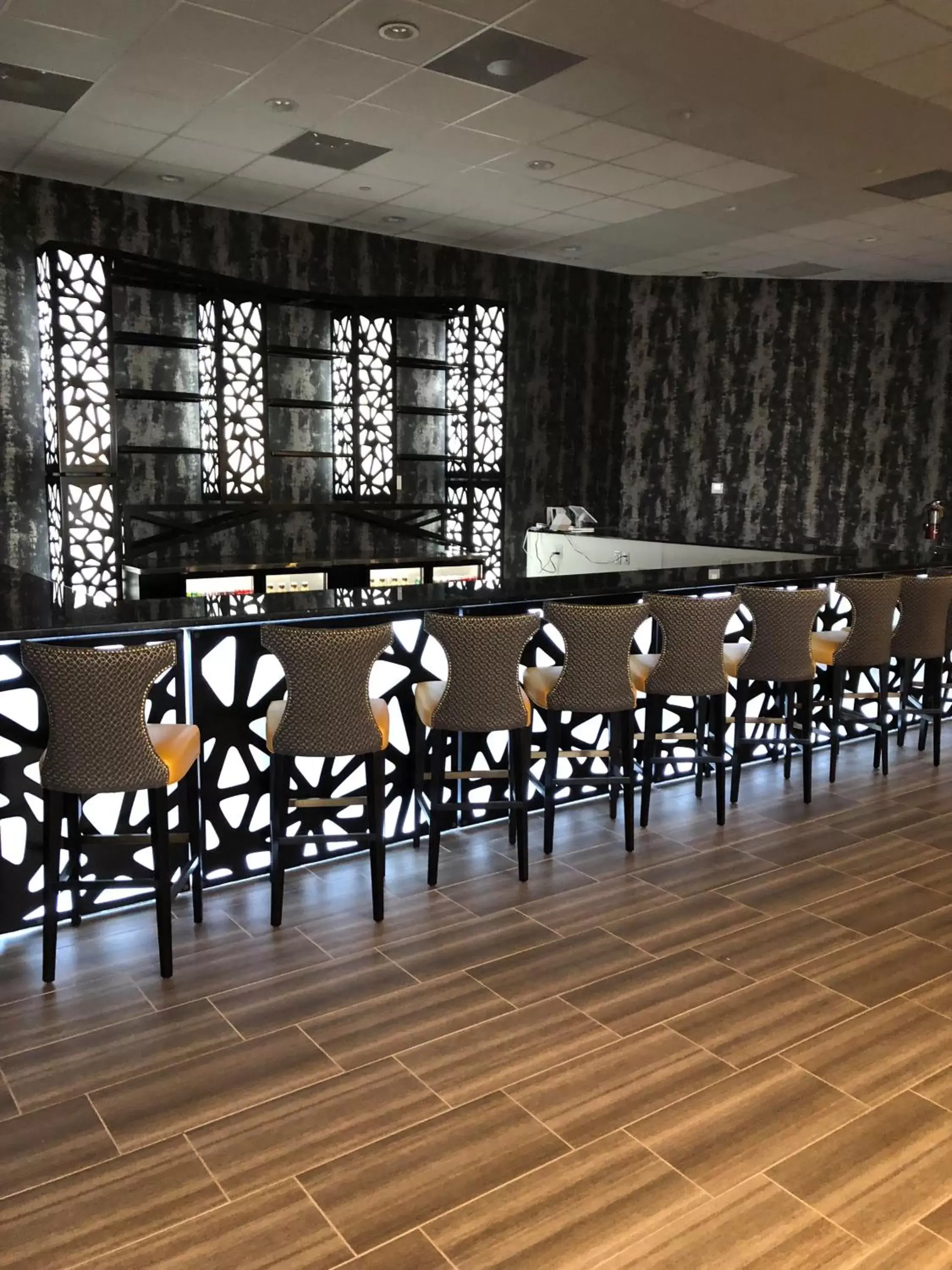 Restaurant/places to eat, Lounge/Bar in Radisson Hotel McAllen Airport