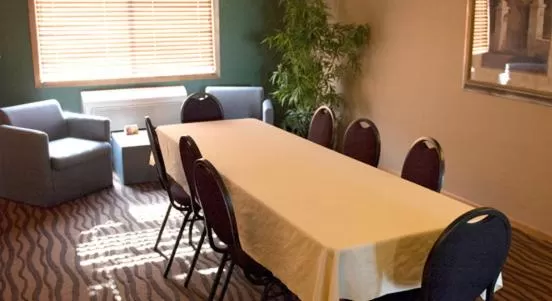 Day in AmericInn by Wyndham West Bend