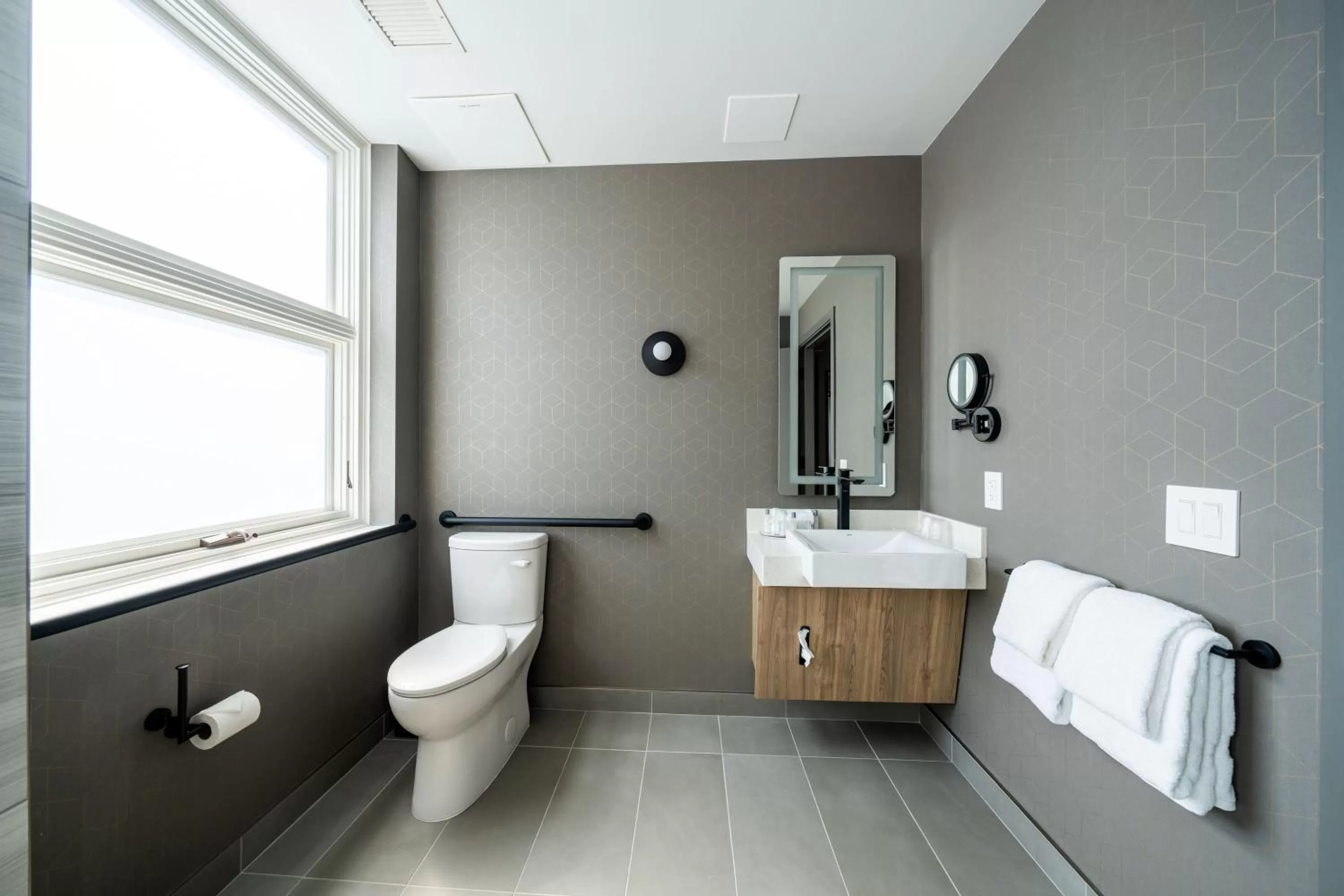 Bathroom in Sandman Signature Fort Worth Downtown Hotel