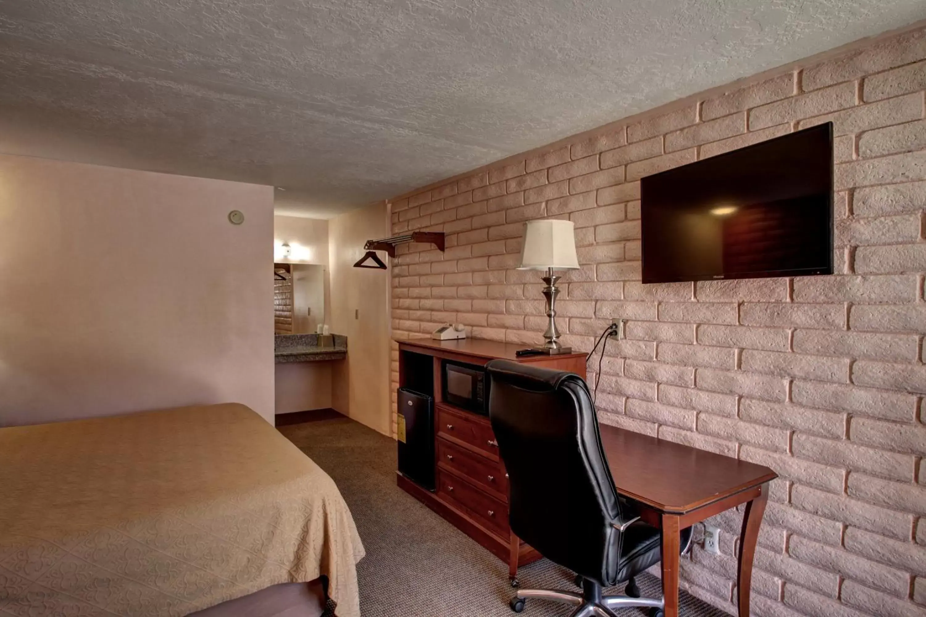 TV and multimedia, TV/Entertainment Center in Country Inn Beaver Utah