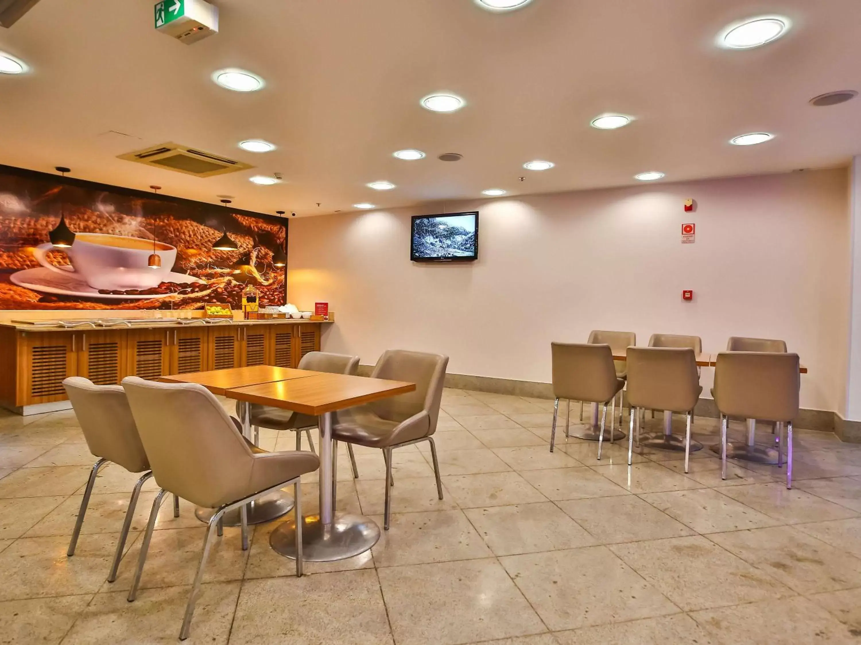 Restaurant/places to eat in ibis Copacabana Posto 2